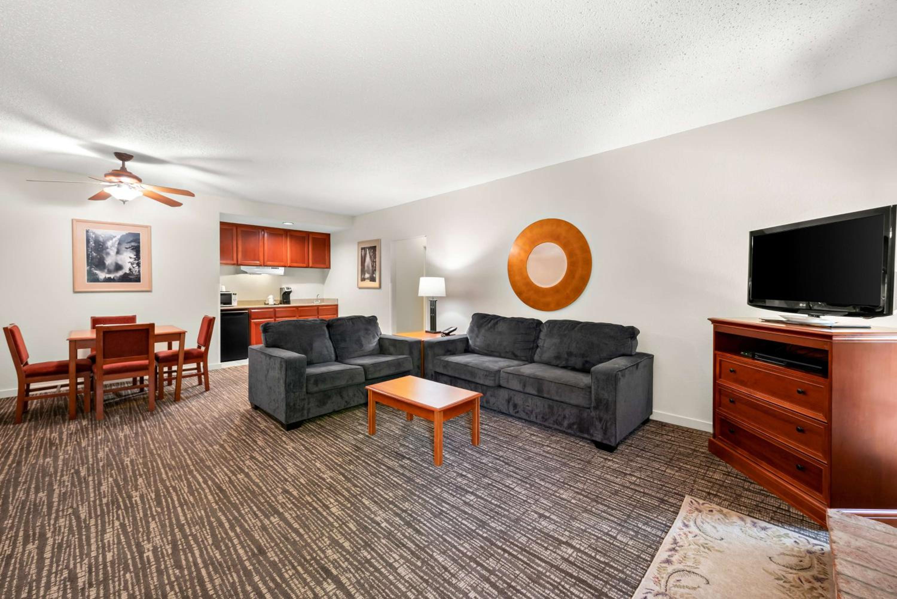 One-Bedroom King Suite with Sofa Bed photo 1