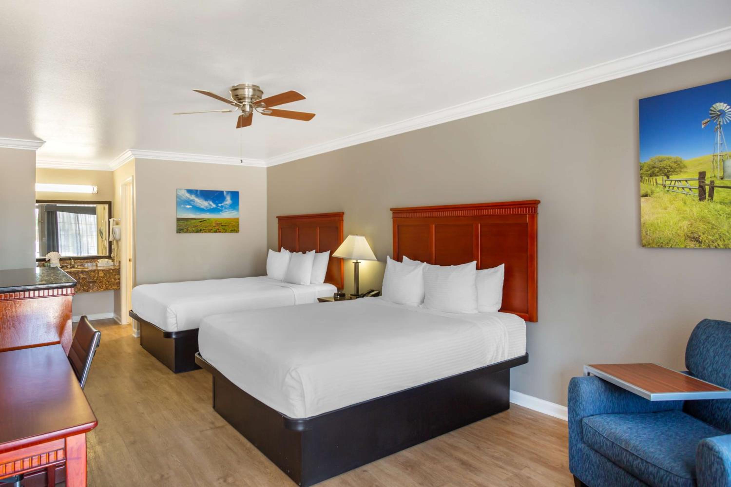 Queen Room with Two Queen Beds - Disability Access - Non Smoking photo 1