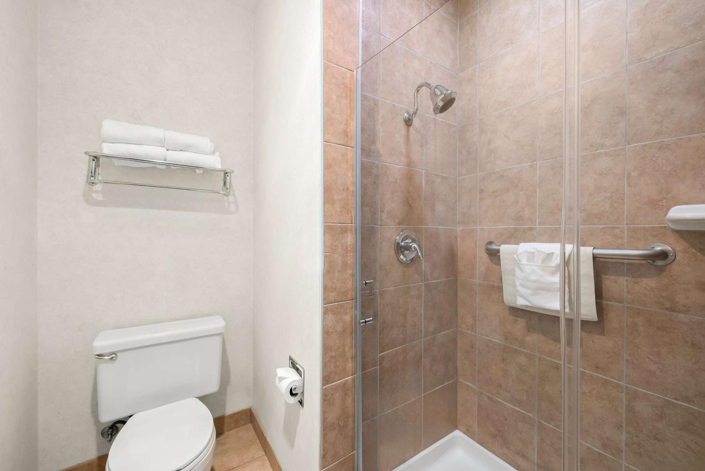 Standard Double Suite with Two Double Beds and Sofa Bed - Non-Smoking photo 3