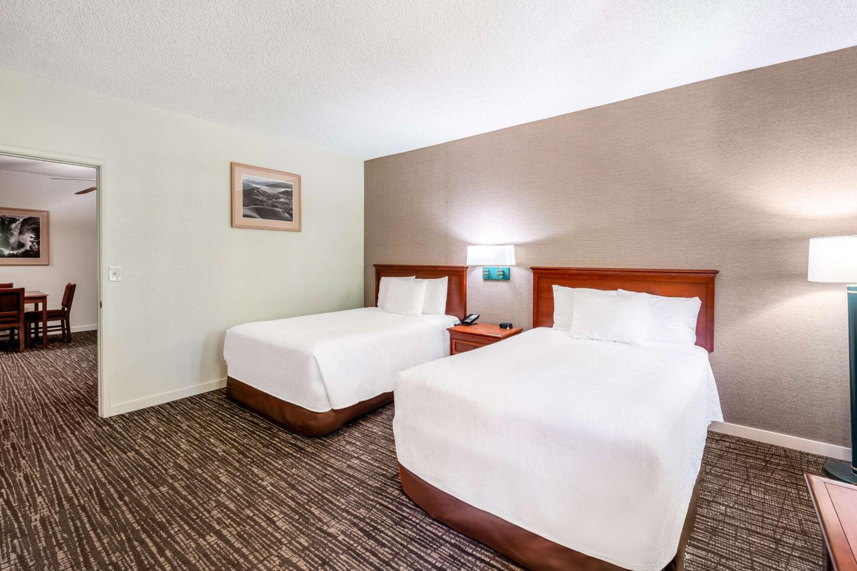 Standard Double Suite with Two Double Beds and Sofa Bed - Non-Smoking photo 1