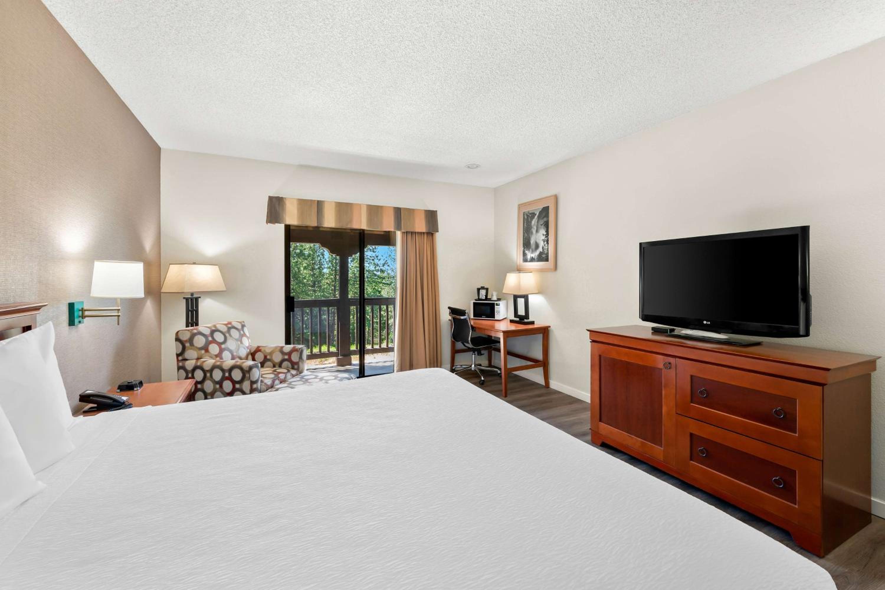 King Room - Non-Smoking photo 1