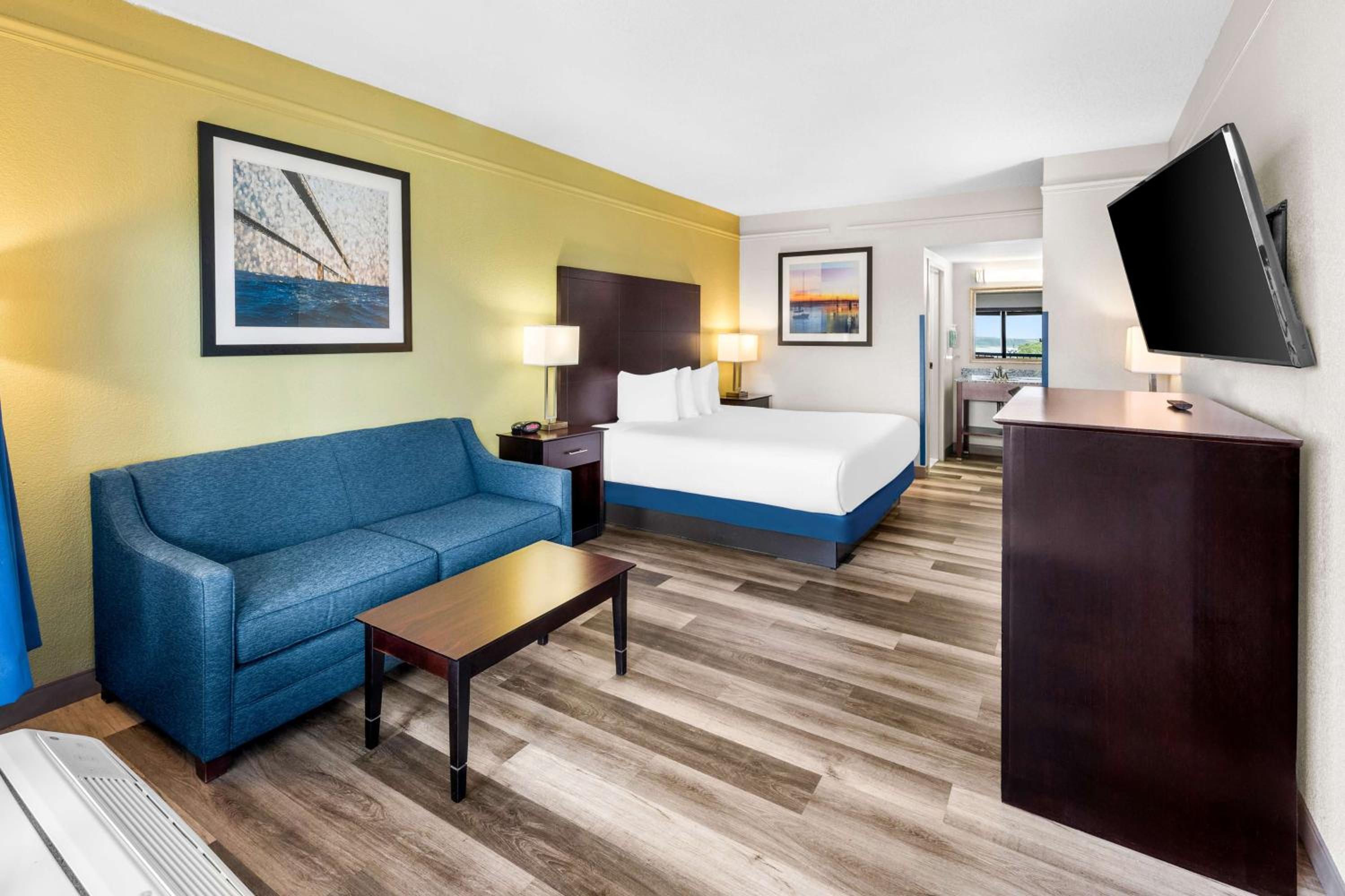 King Room with Spa Bath - Bayside/Non-Smoking