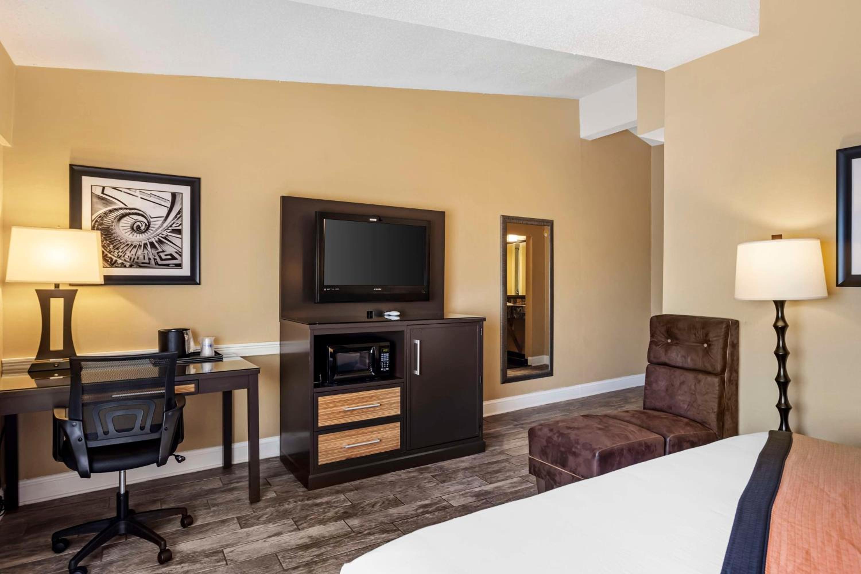 King Room with City View - Non-Smoking - Photo 3