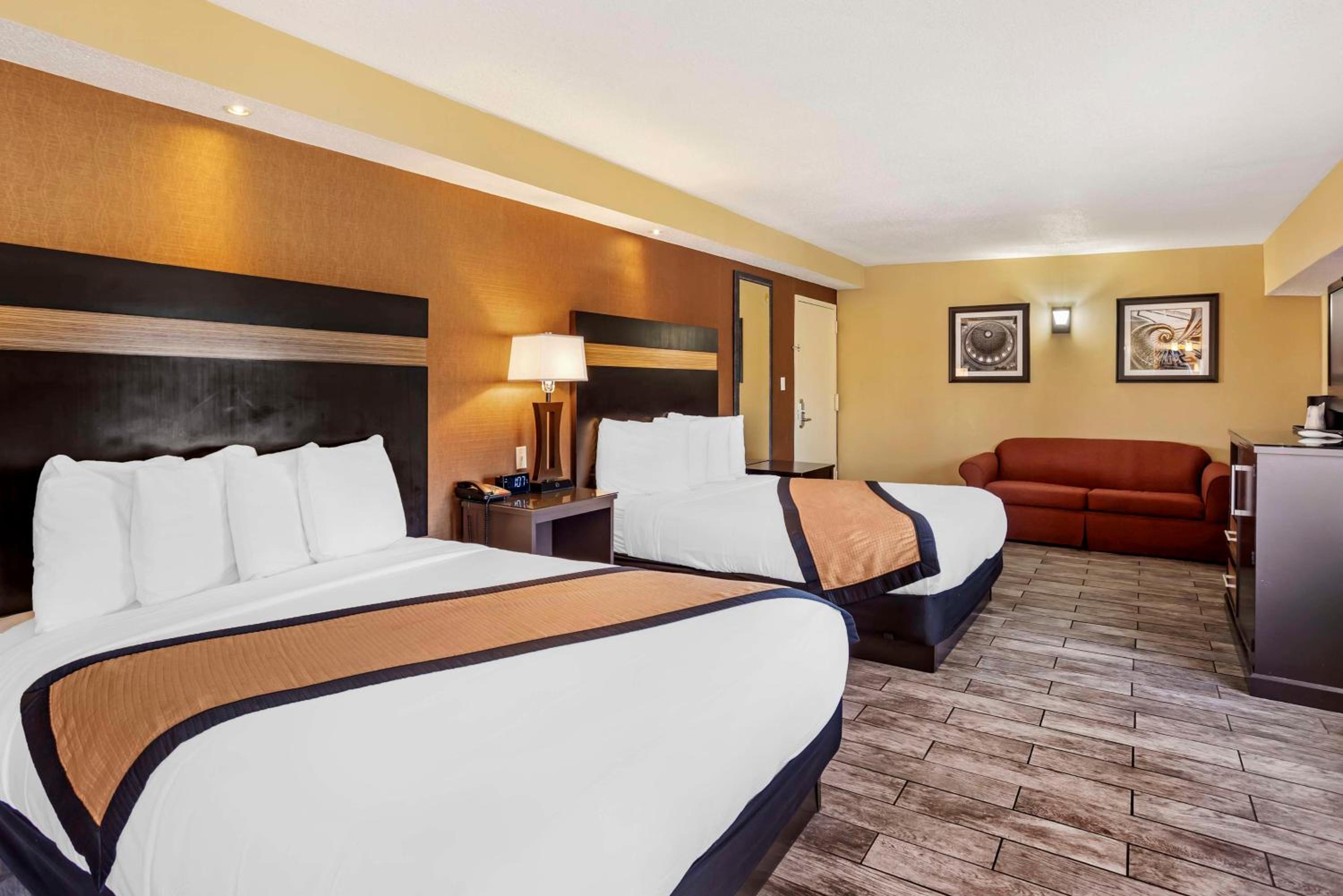 Family Queen Room with Two Queen Beds and Sofa Bed - Non-Smoking - Photo 1
