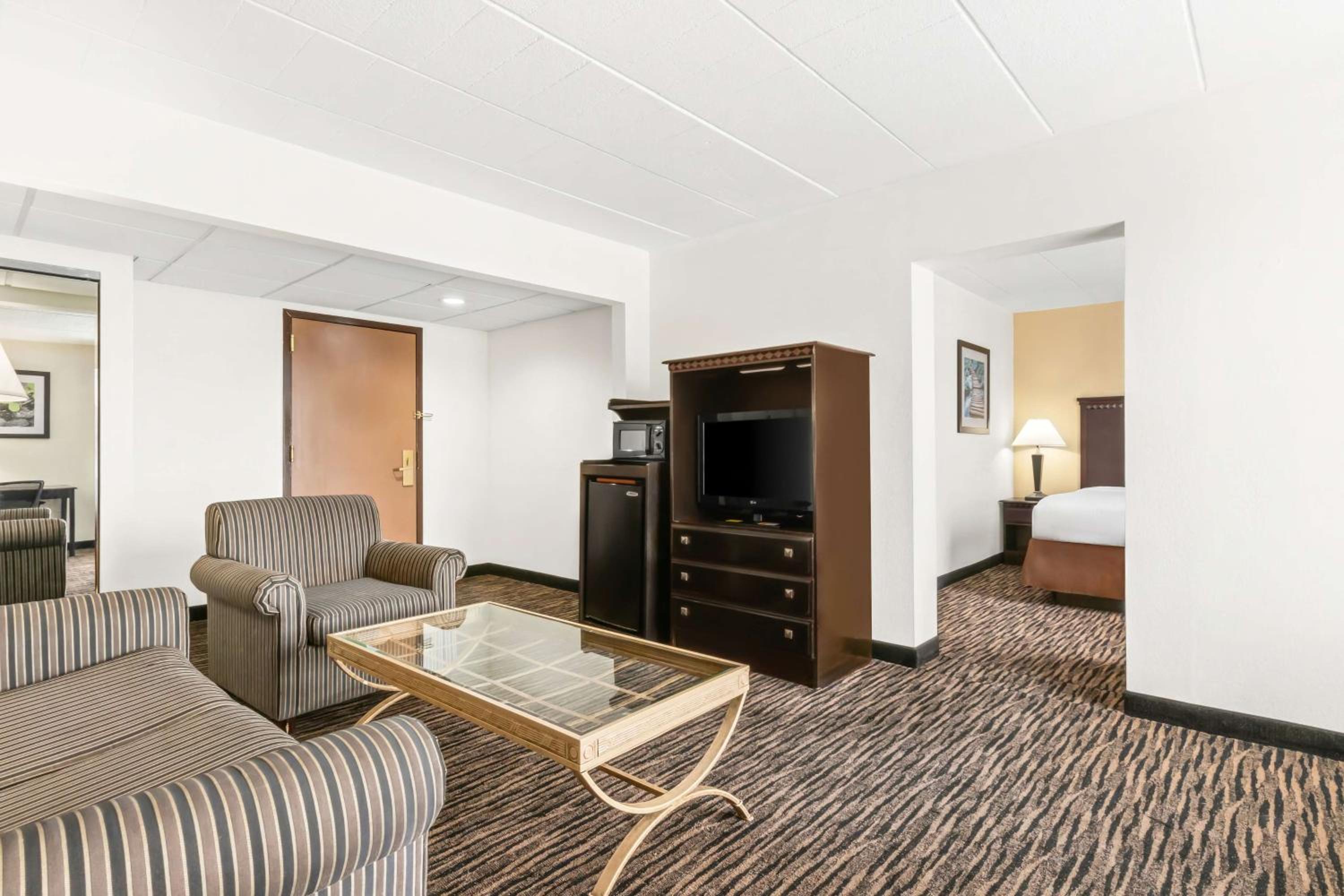 King Suite - Photo 1