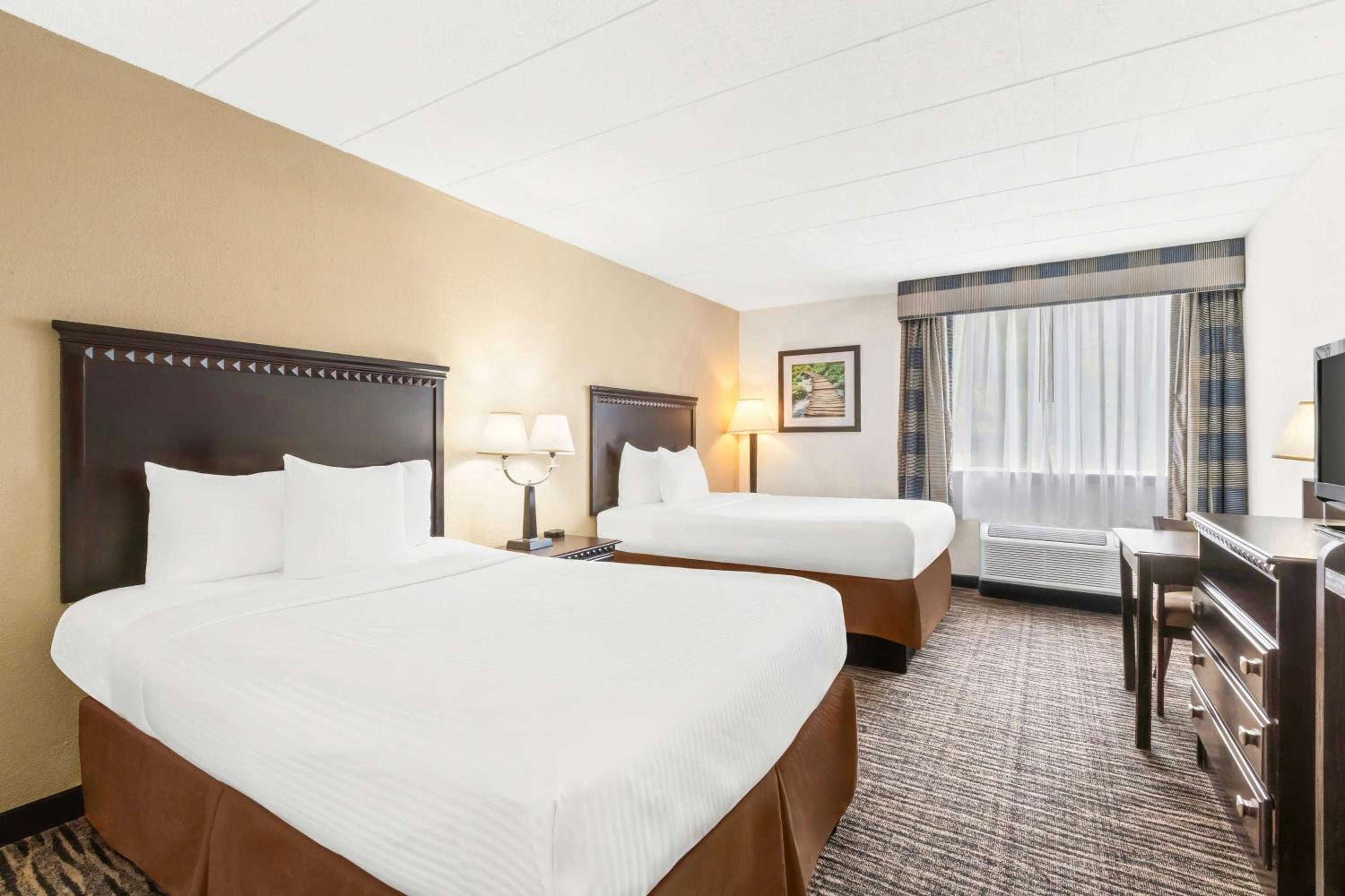 Double Room with Two Double Beds - Photo 1