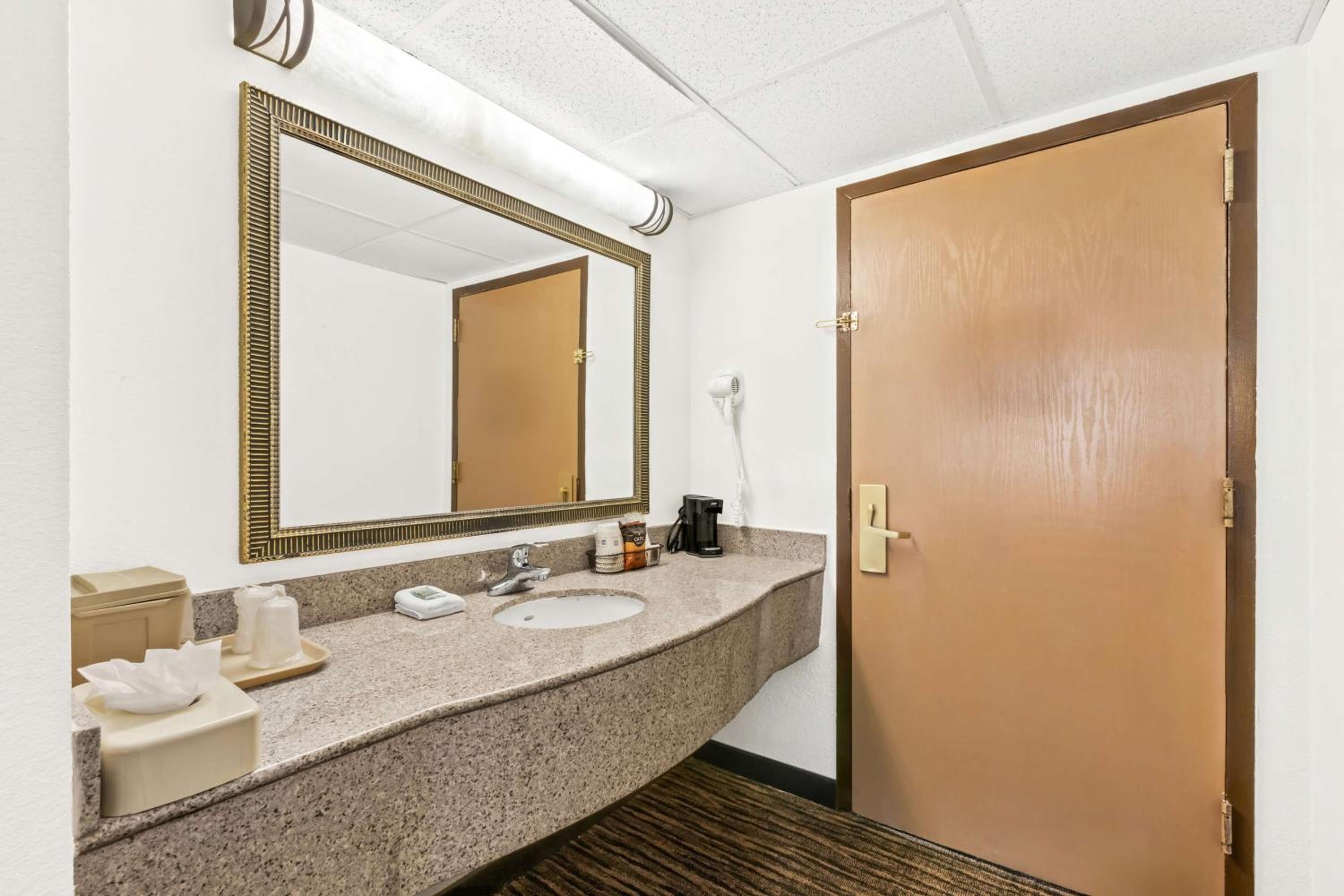 Double Room with Two Double Beds - Photo 4