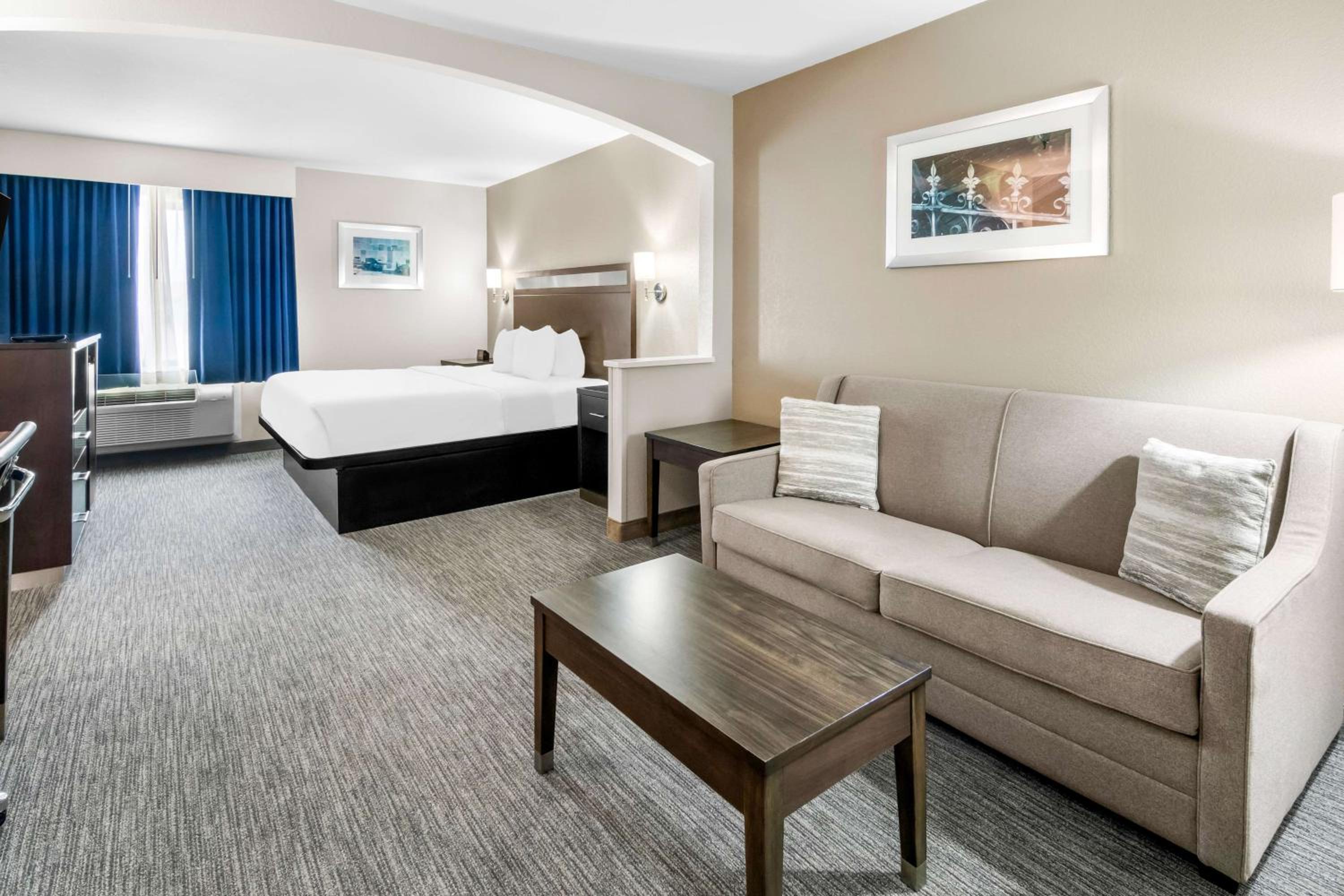King Suite with Sofa Bed - Non-Smoking photo 1