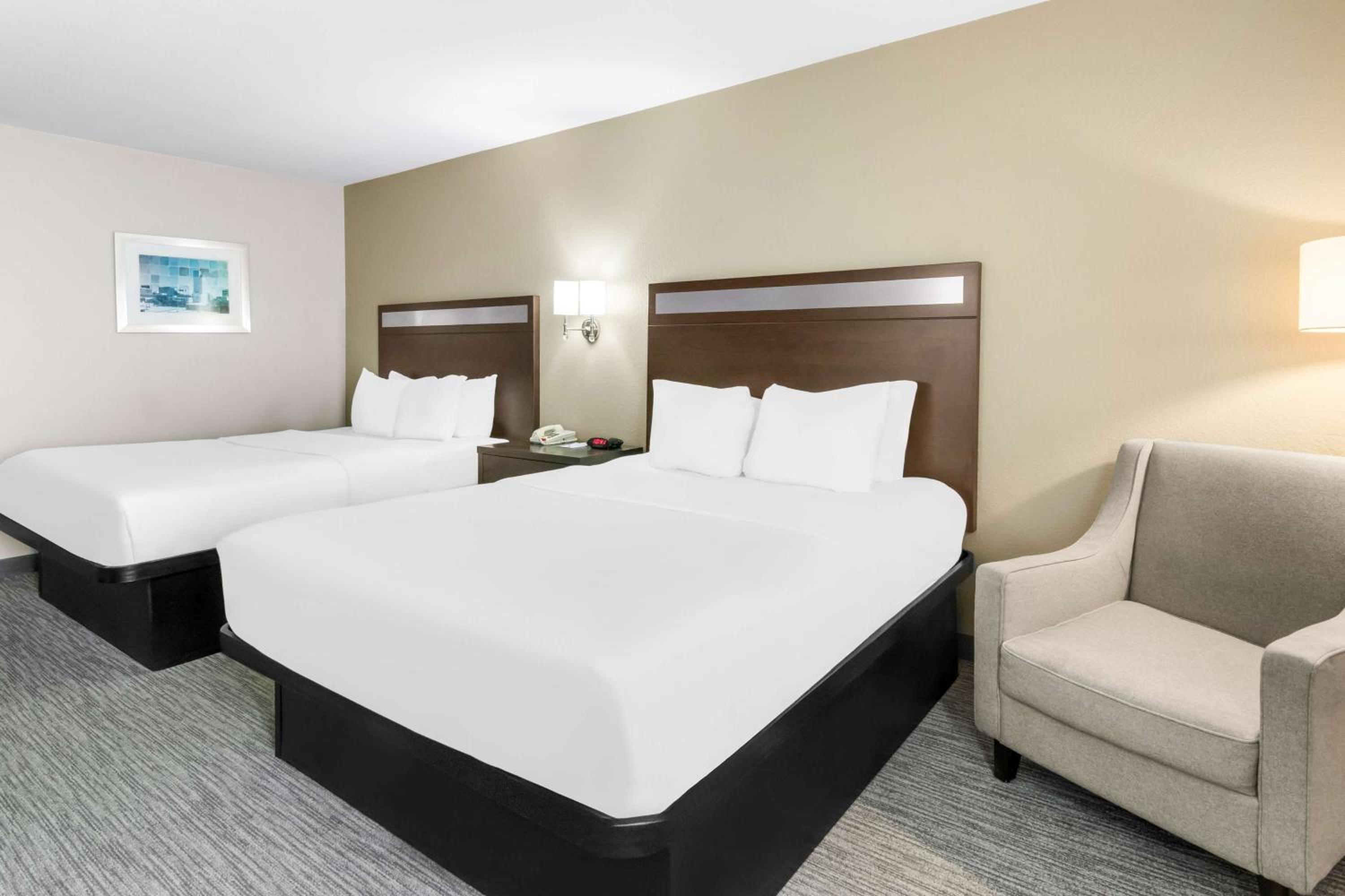 Queen Room with Two Queen Beds and Walk-In Shower - Mobility Accessible/Non-Smoking photo 2