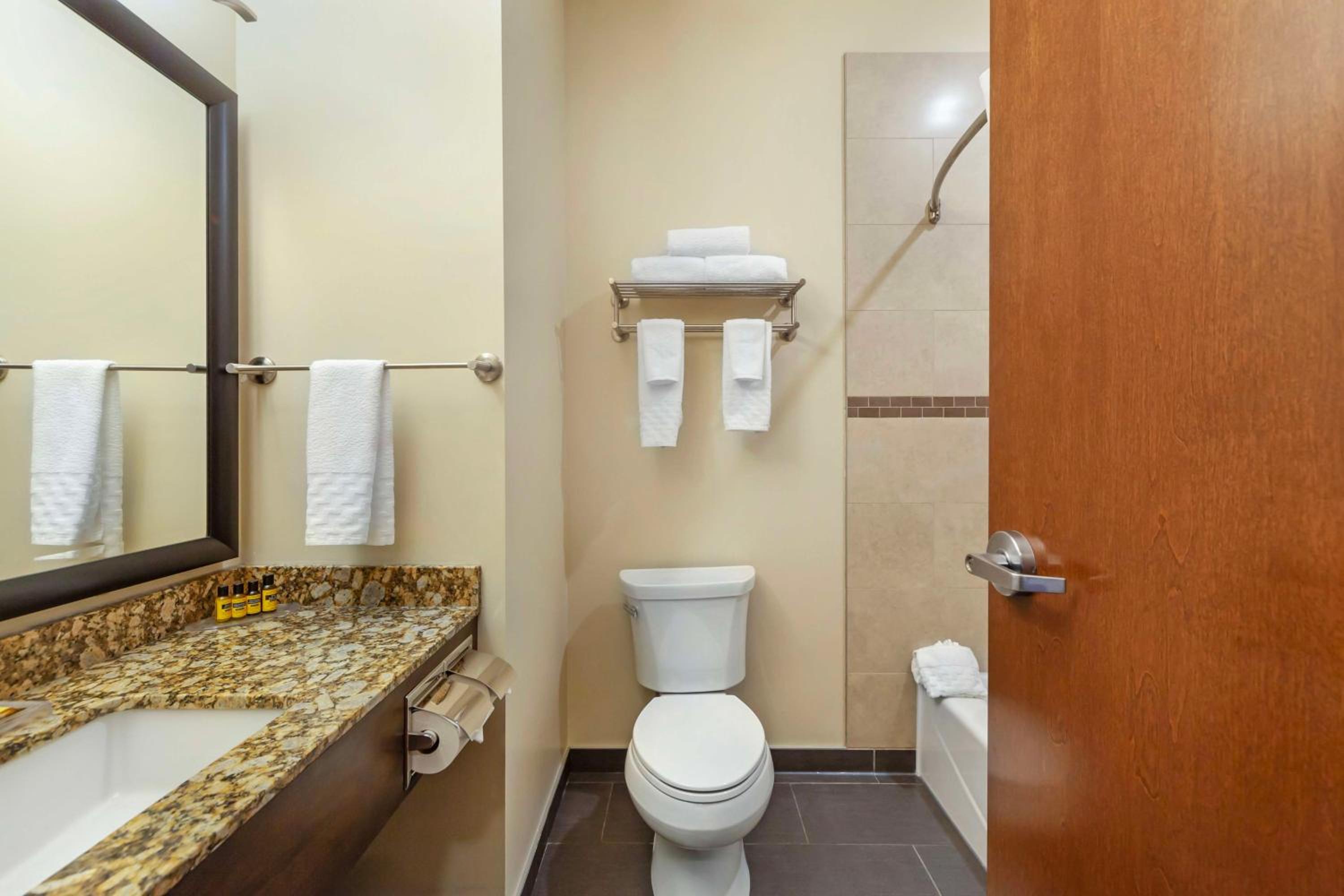 Queen Room with Two Queen Beds and Bath Tub - Kitchenette/Disability Access photo 3