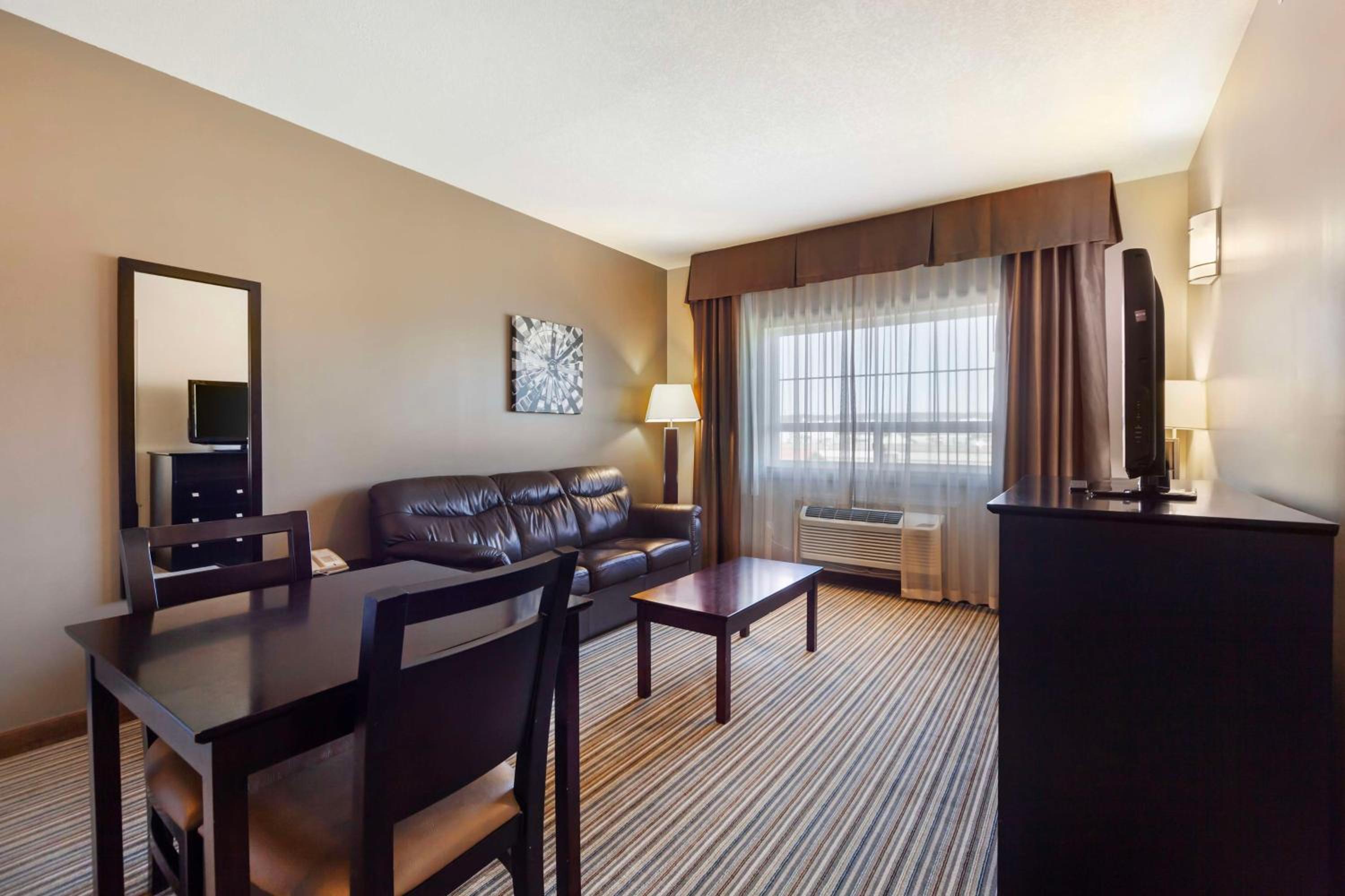 Two-Bedroom King Suite with Two King Beds and Sofa Bed - Full Kitchen/Non-Smoking photo 1
