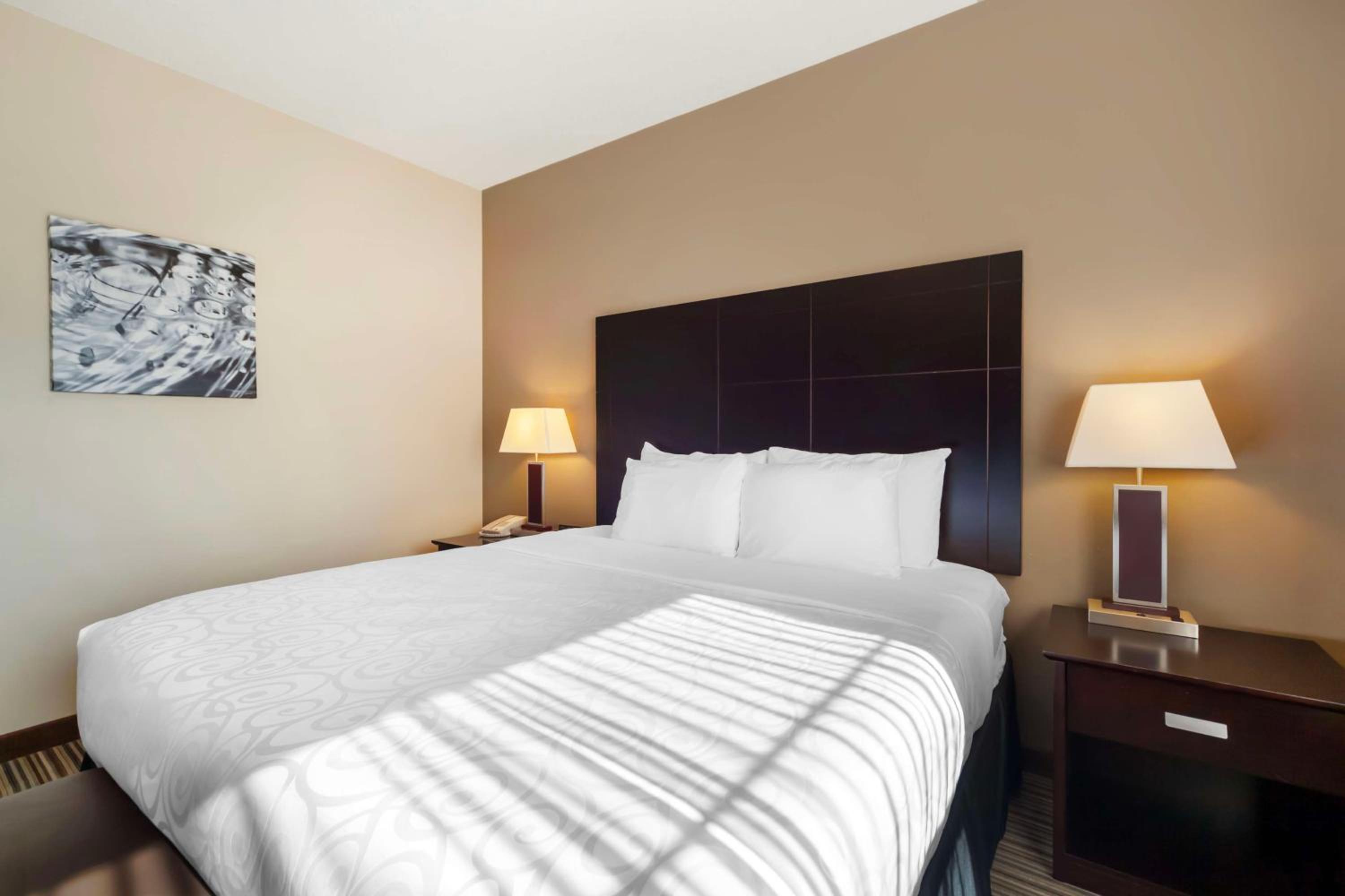 King Room with Whirlpool - Non-Smoking photo 1