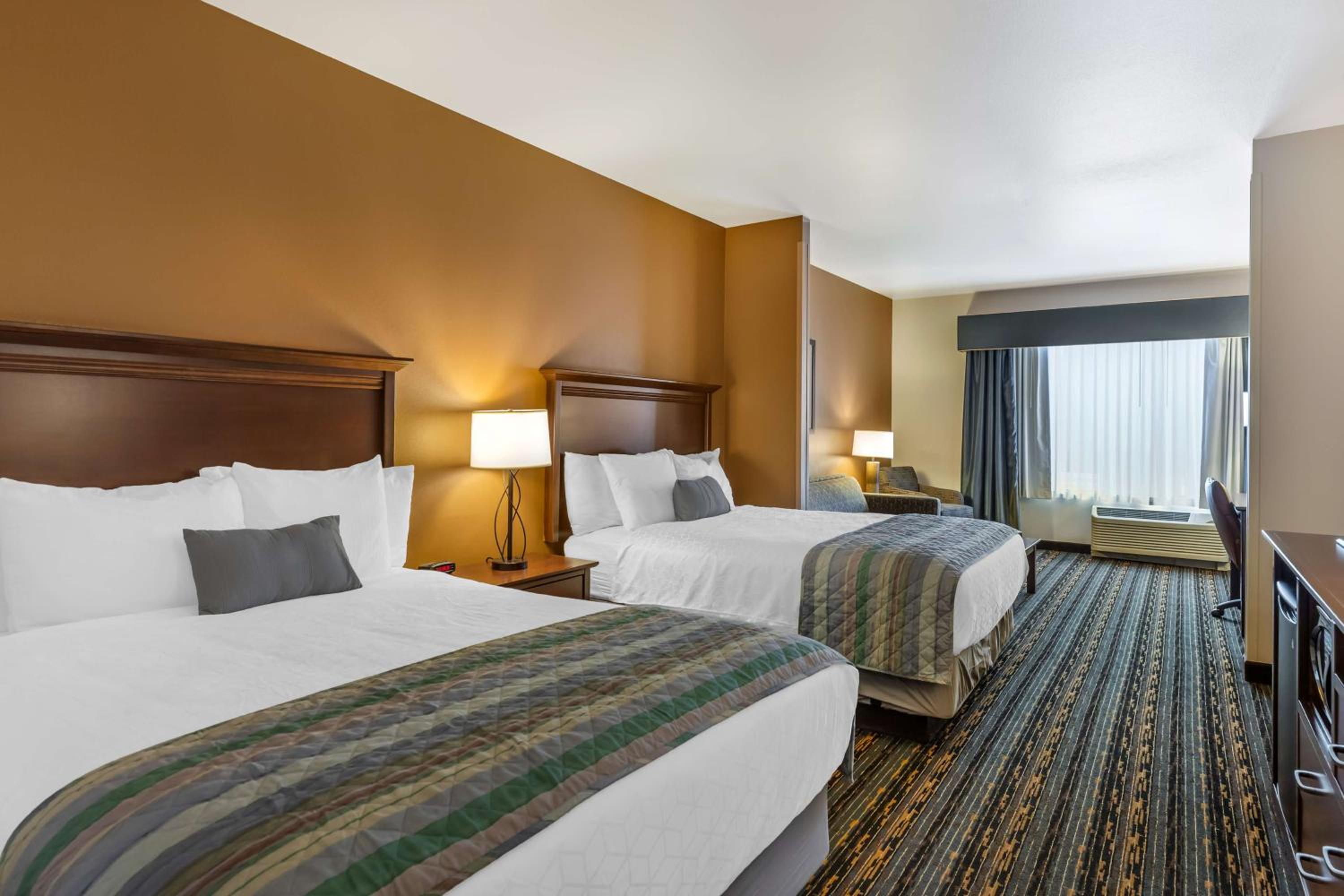 Queen Suite with Two Queen Beds - Hearing Accessible