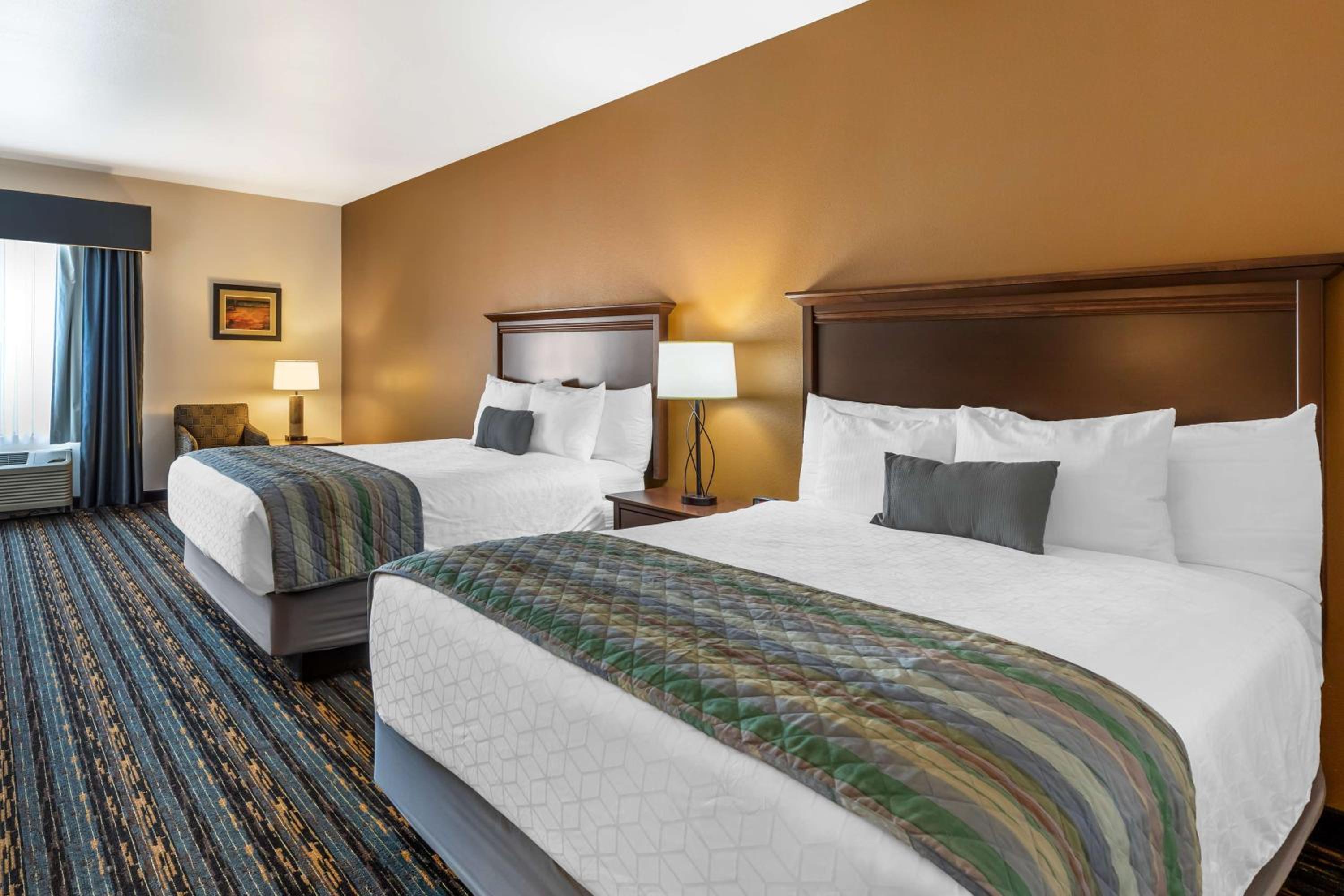 Queen Room with Two Queen Beds - Hearing Accessible
