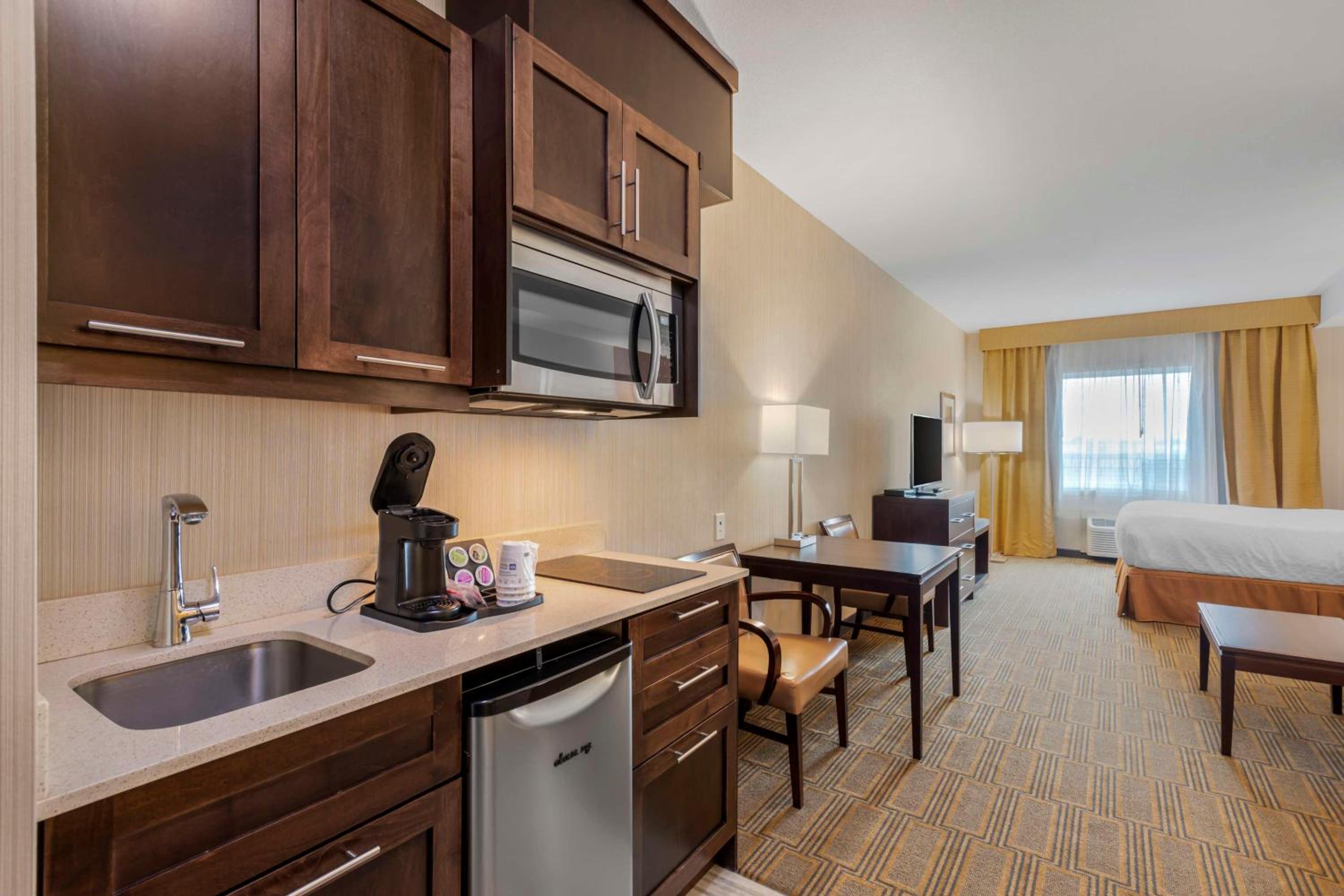 King Room with Sofa Bed and Kitchenette photo 3