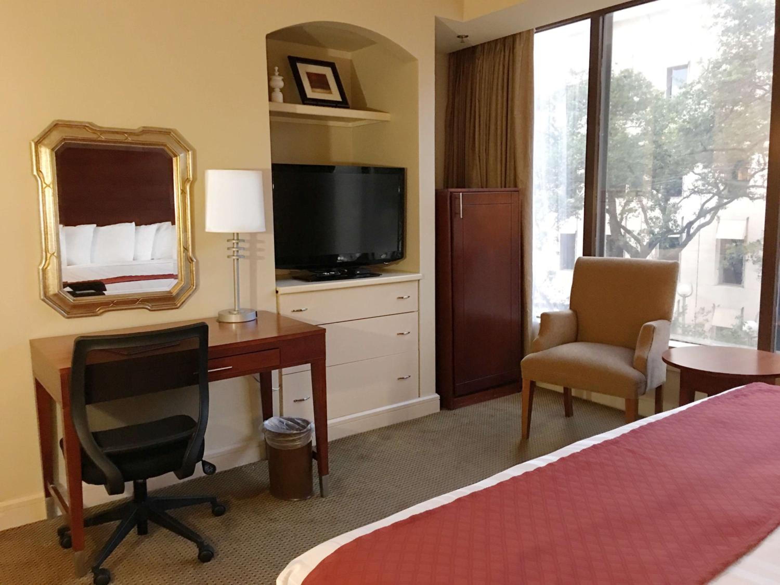 King Room with City View - Photo 1