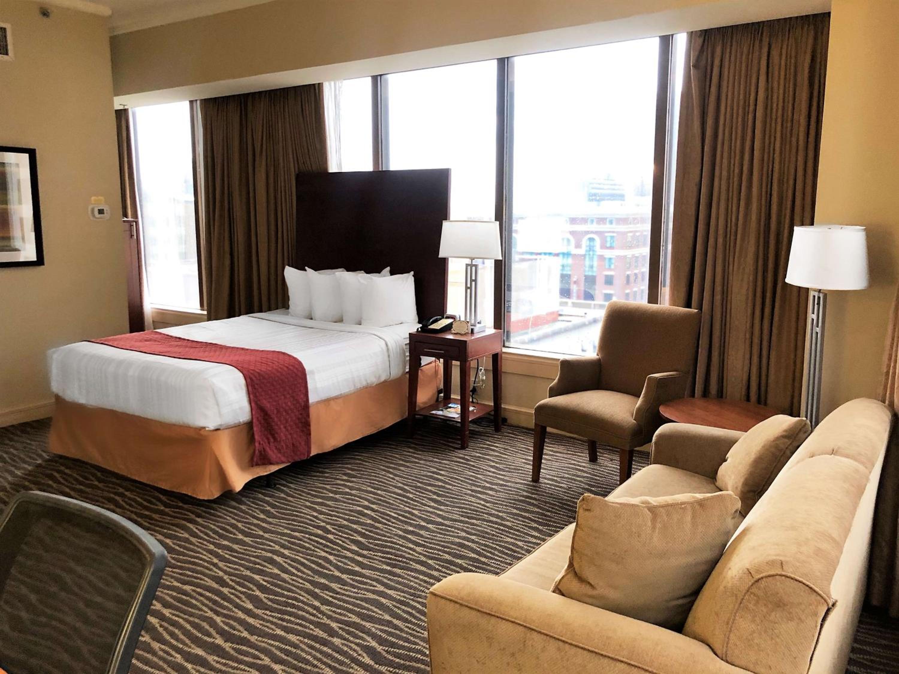 Studio Queen Suite with Sofa Bed and City View - Photo 8