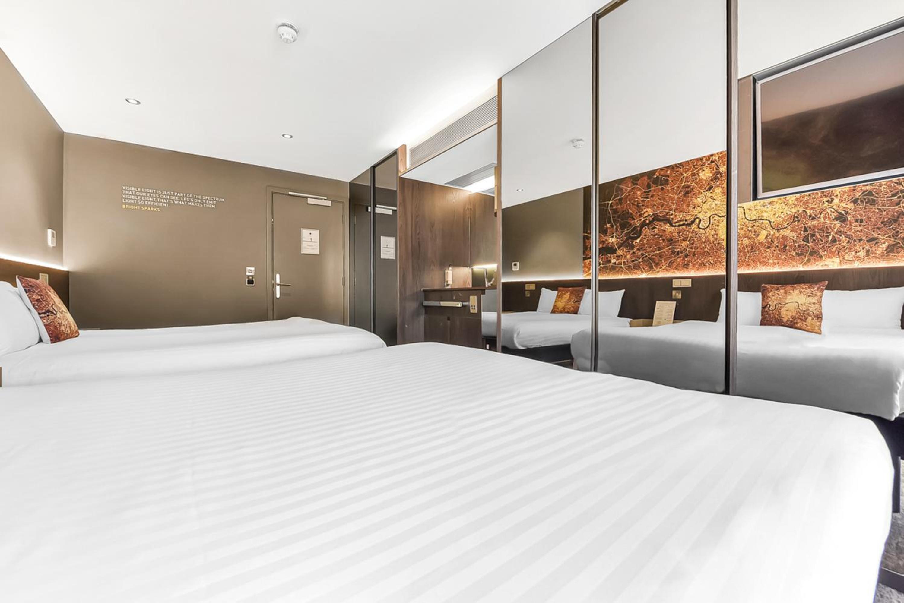 Double Room with Two Double Beds photo 2