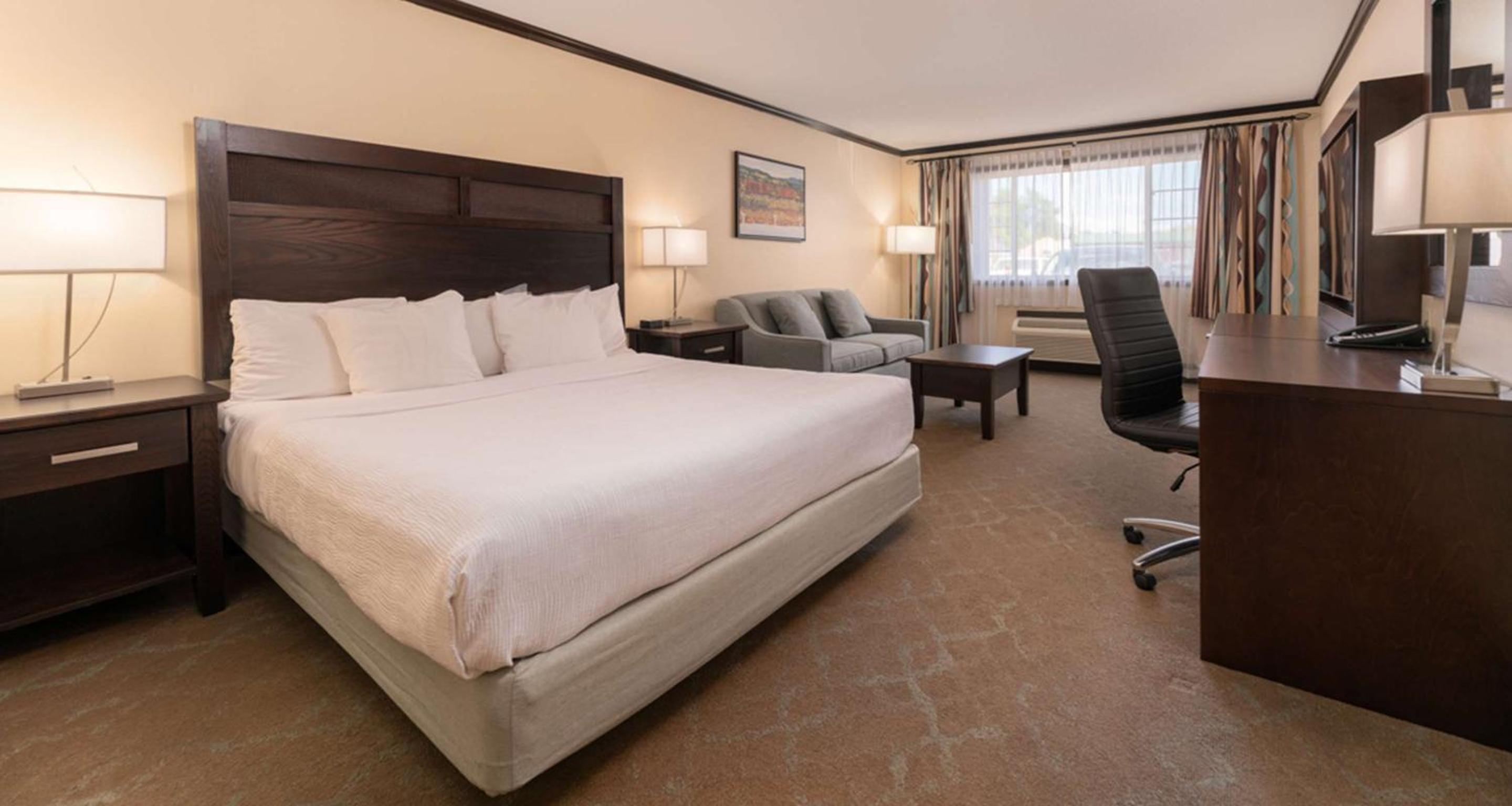 King Room with Sofa Bed - Photo 1