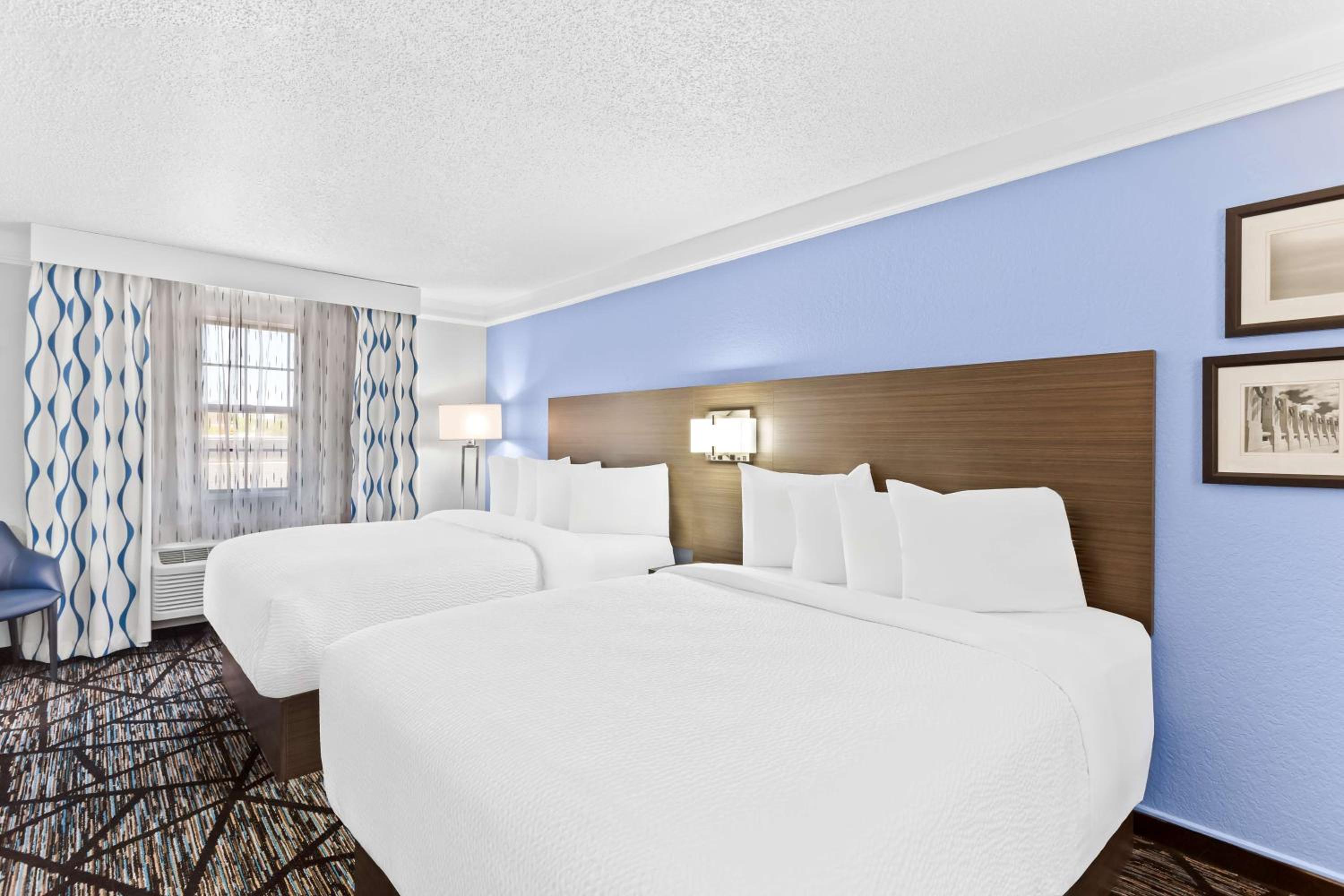 Queen Room with Two Queen Beds - Non-Smoking - Photo 1