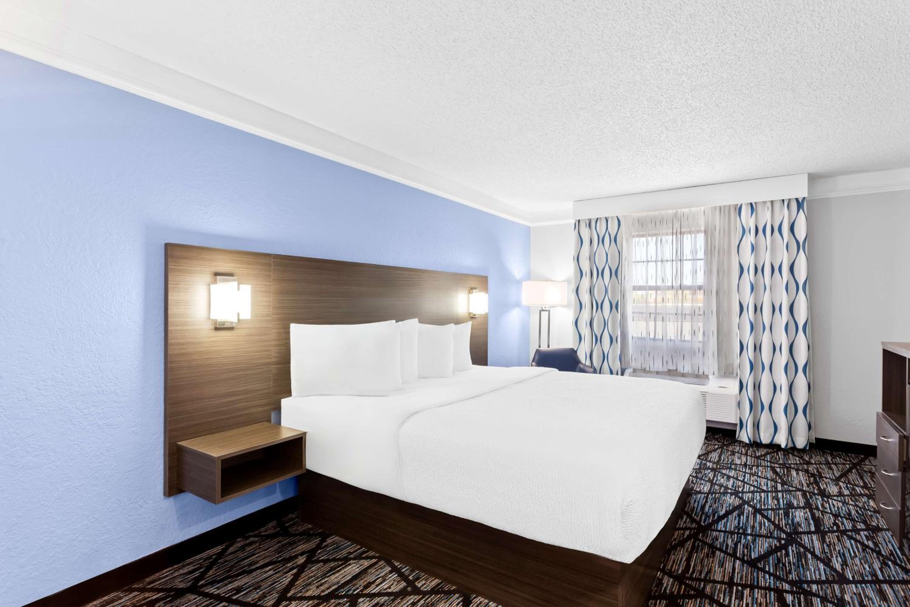 King Room - Non-Smoking - Photo 1