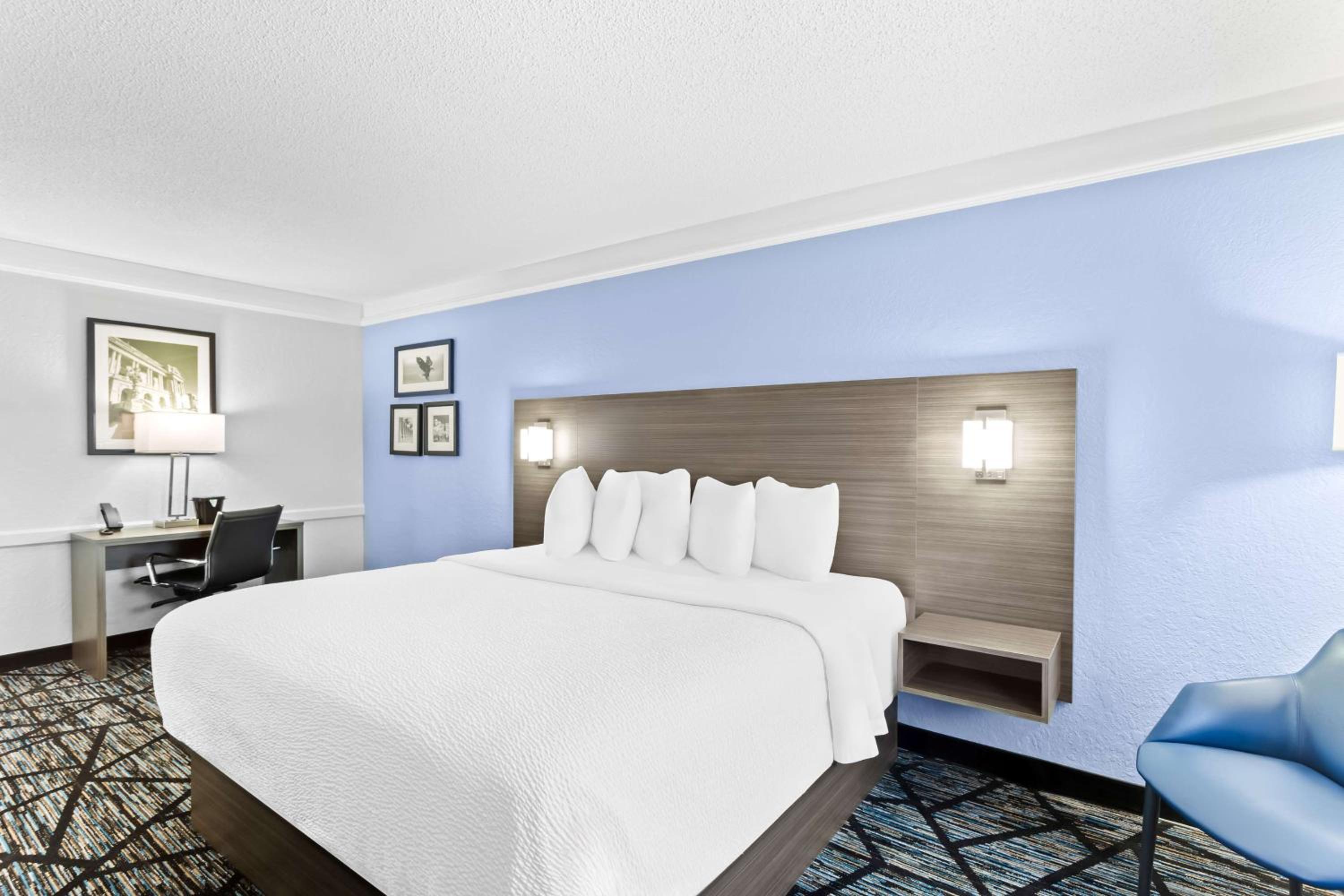 King Room - Non-Smoking - Photo 2