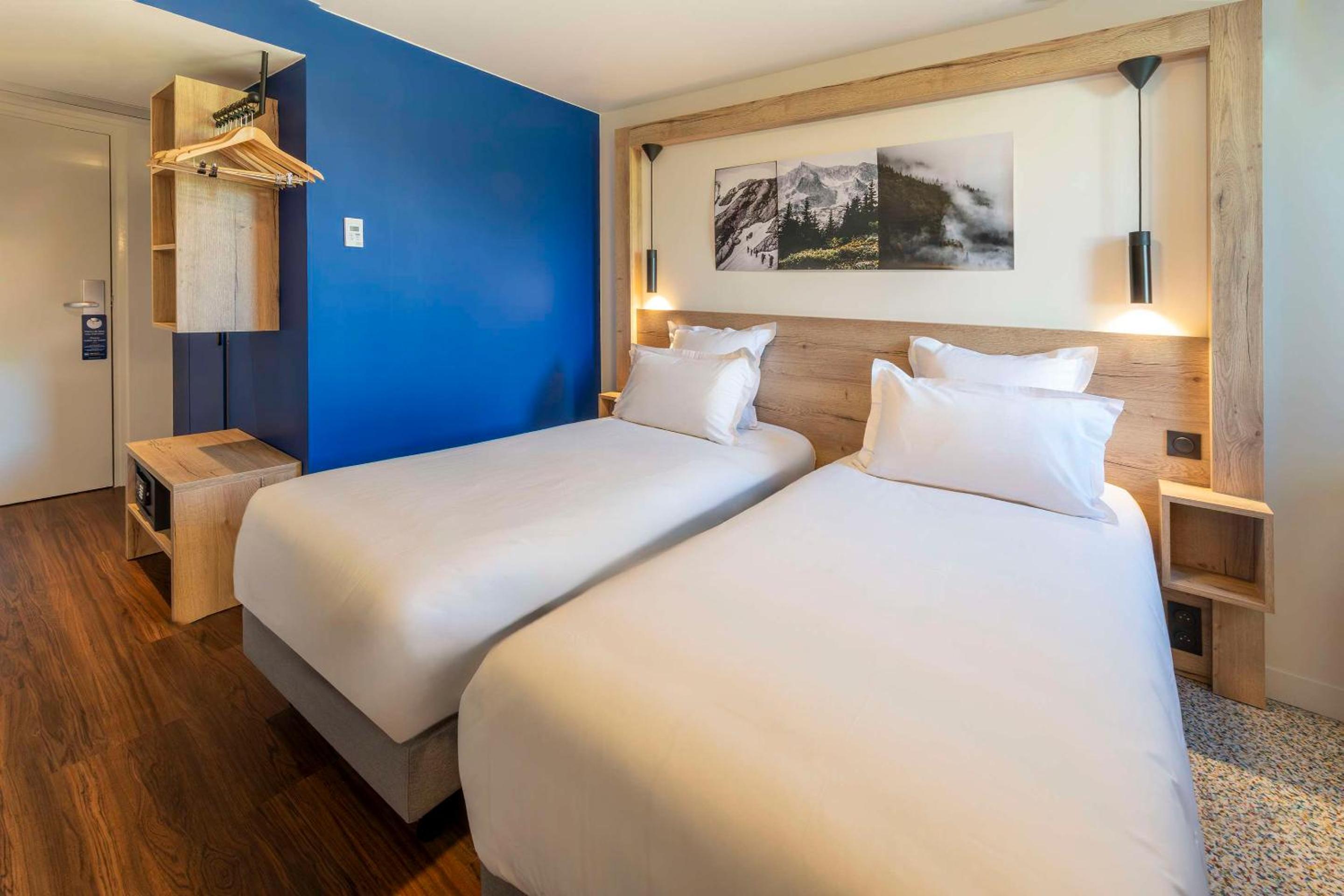 Family Room with Three Single Beds - Non-Smoking - Photo 3