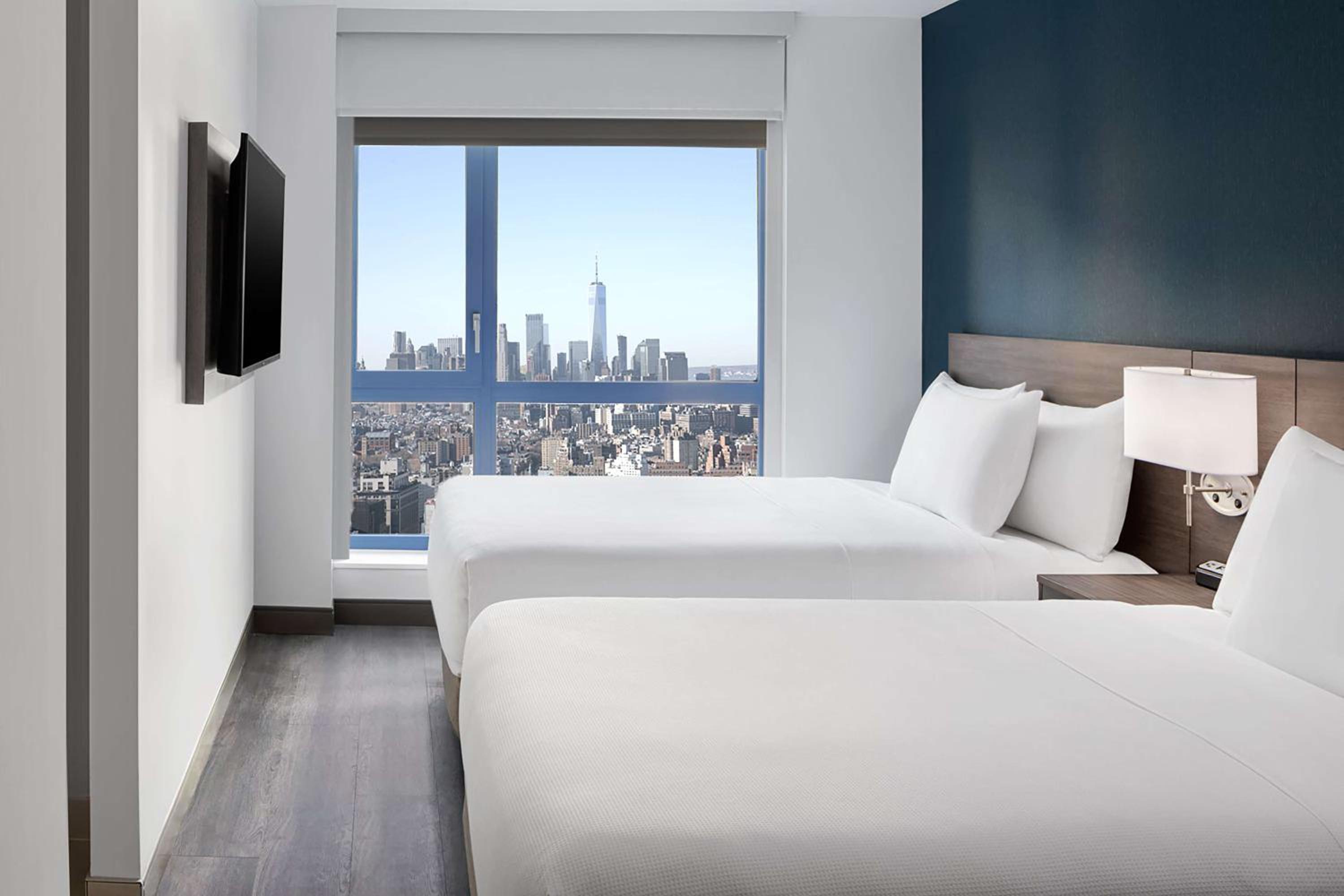 Double Room with Two Double Beds, Skyline View thumbnail 6