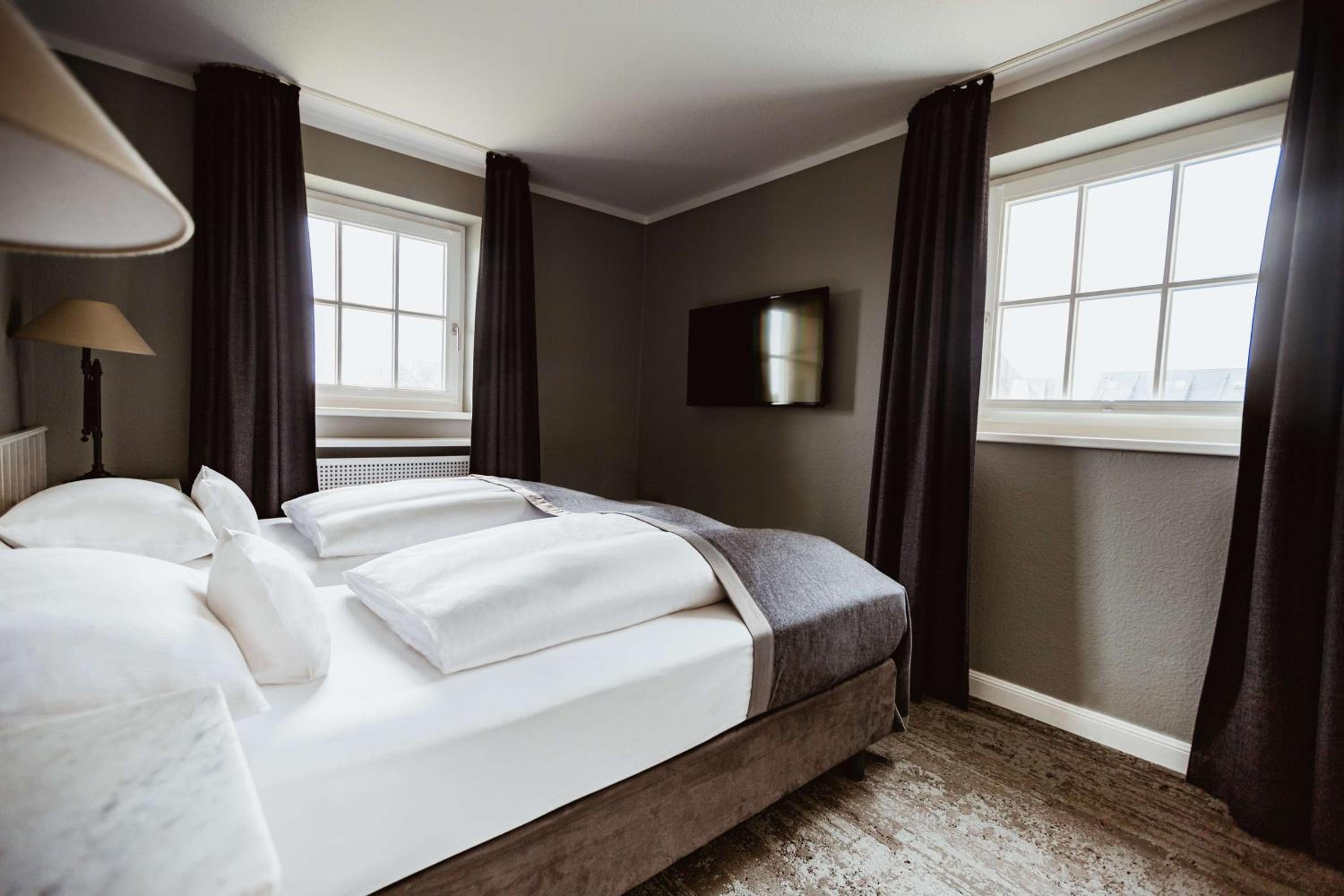 Deluxe King Room photo 1