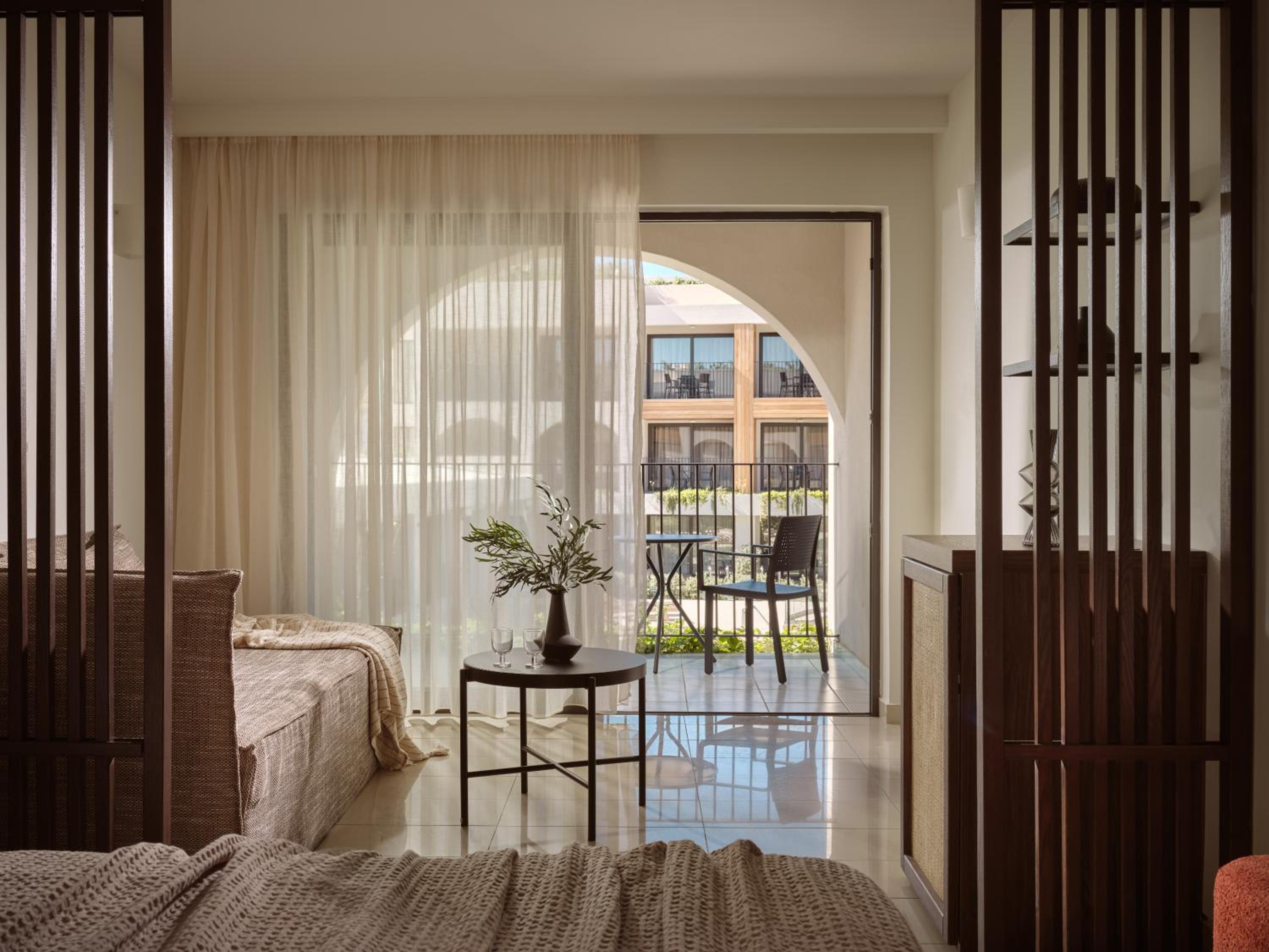Deluxe Junior Suite - Photo 5