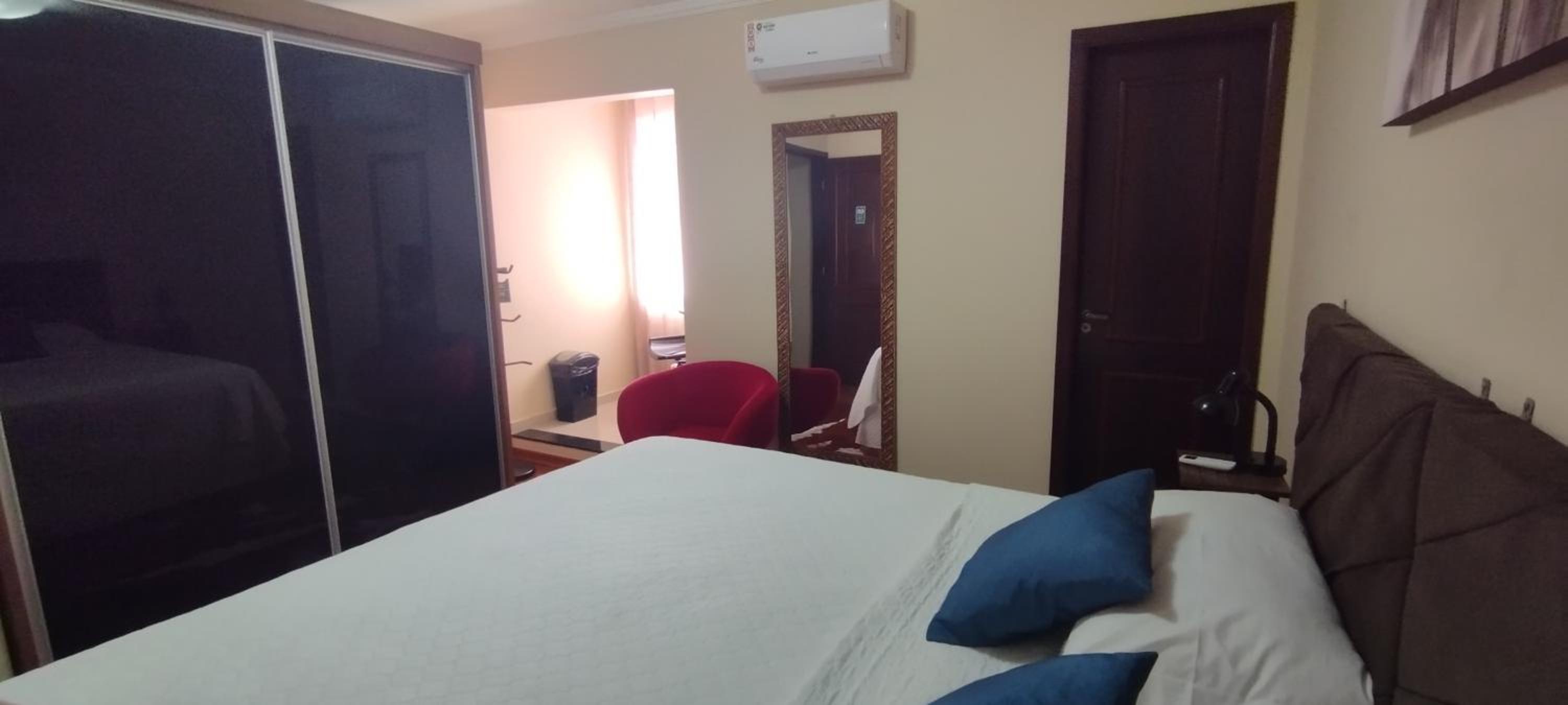 King Suite with Balcony - Photo 4