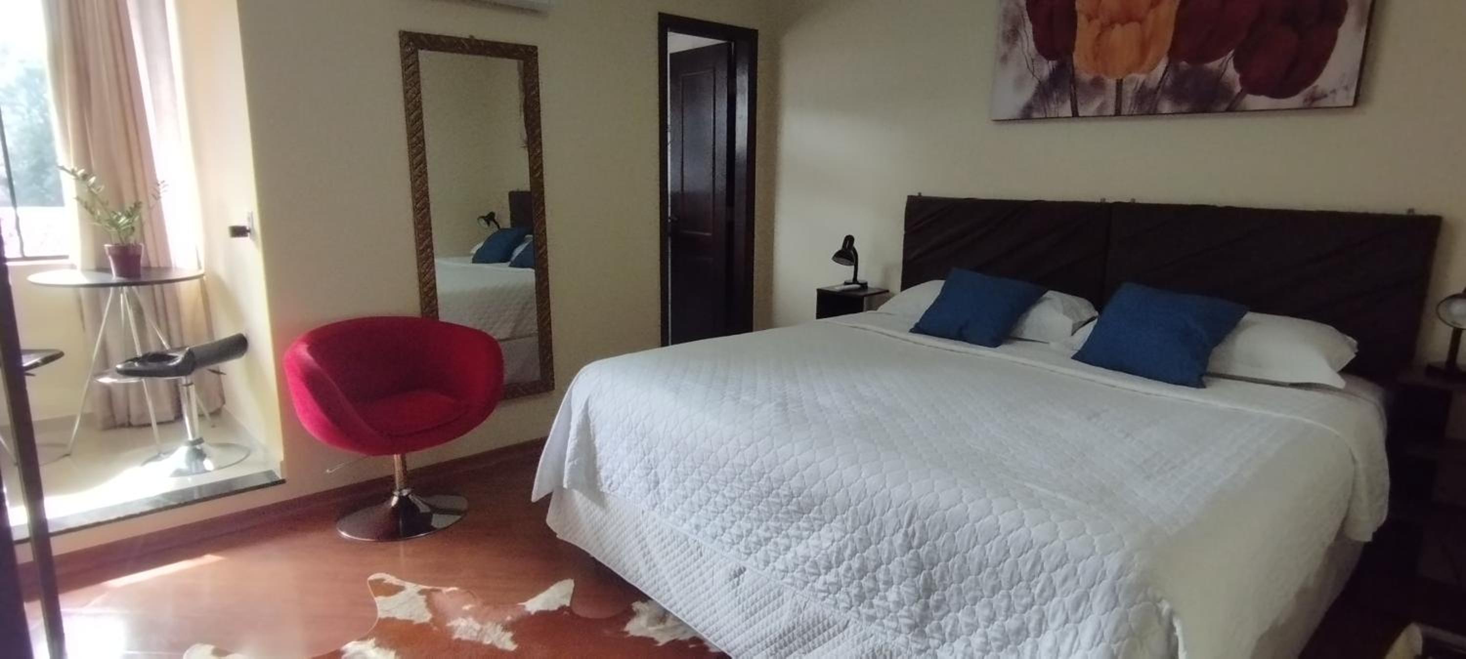 King Suite with Balcony - Photo 2