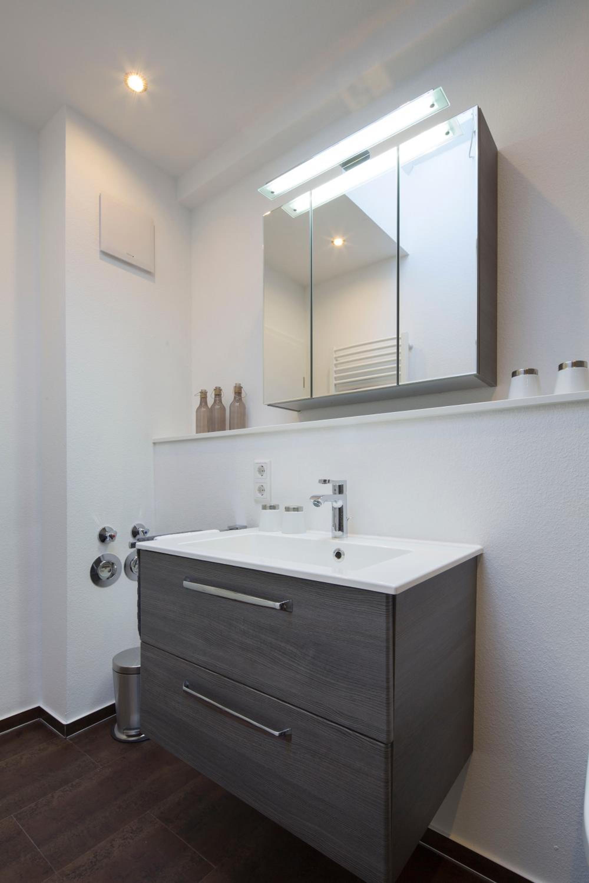 One-Bedroom Apartment - Leeze photo 2