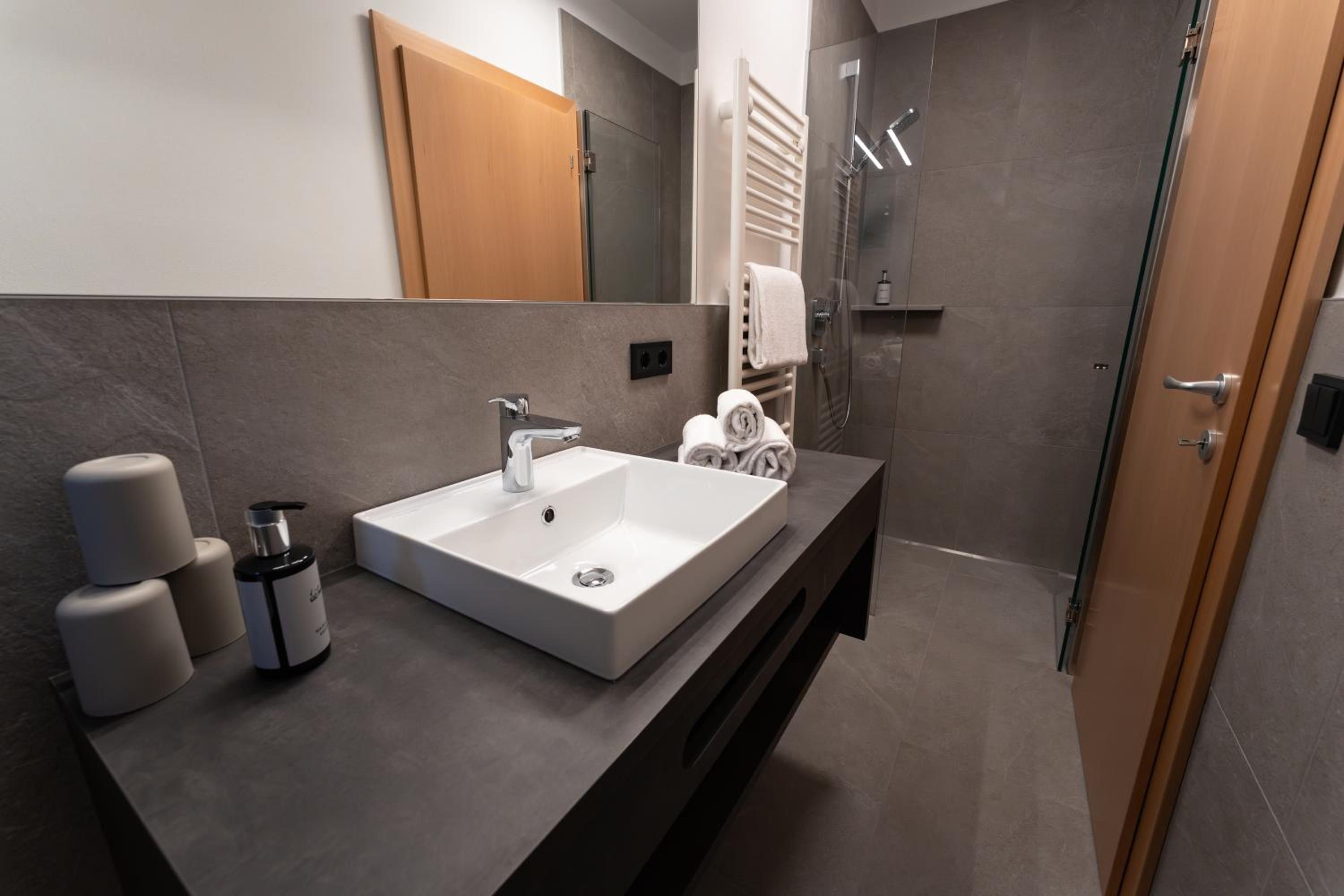 Triple Room with Street View photo 3