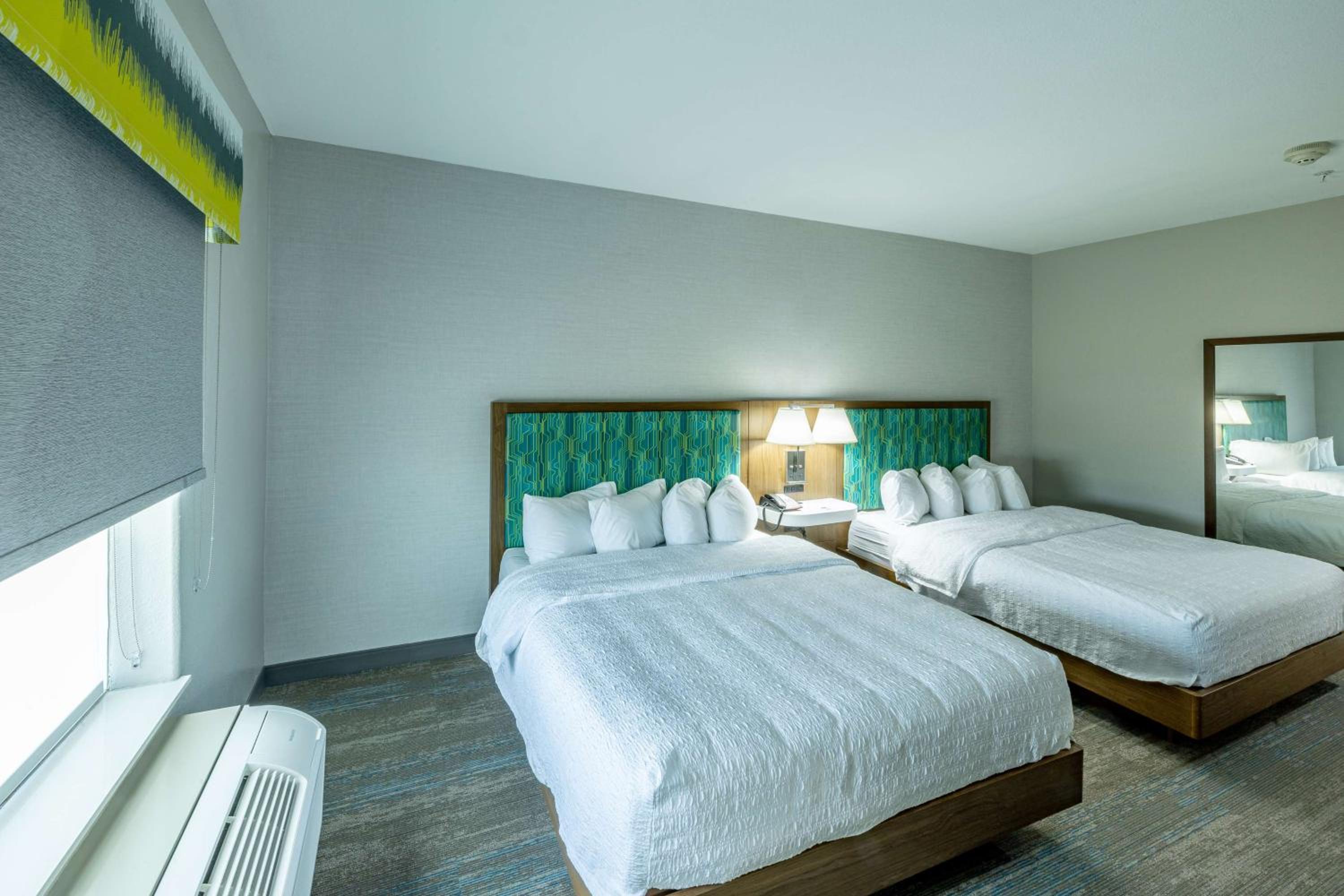 Room with Two Queen Beds - Non-Smoking - Photo 1