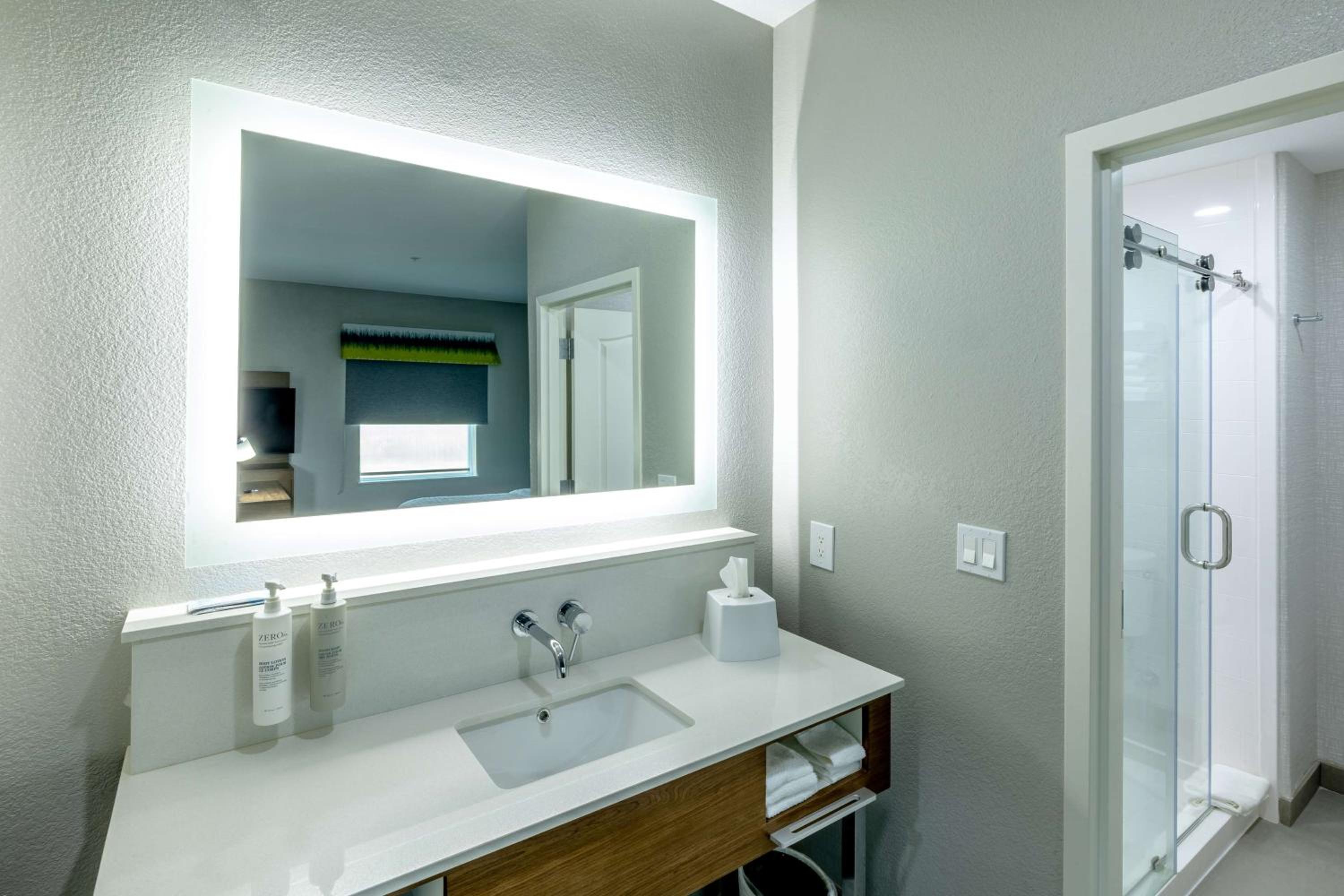 King Studio Suite - Non-Smoking - Photo 2