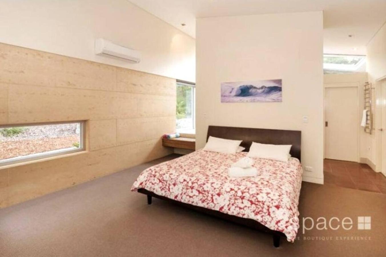 Two-Bedroom House photo 2