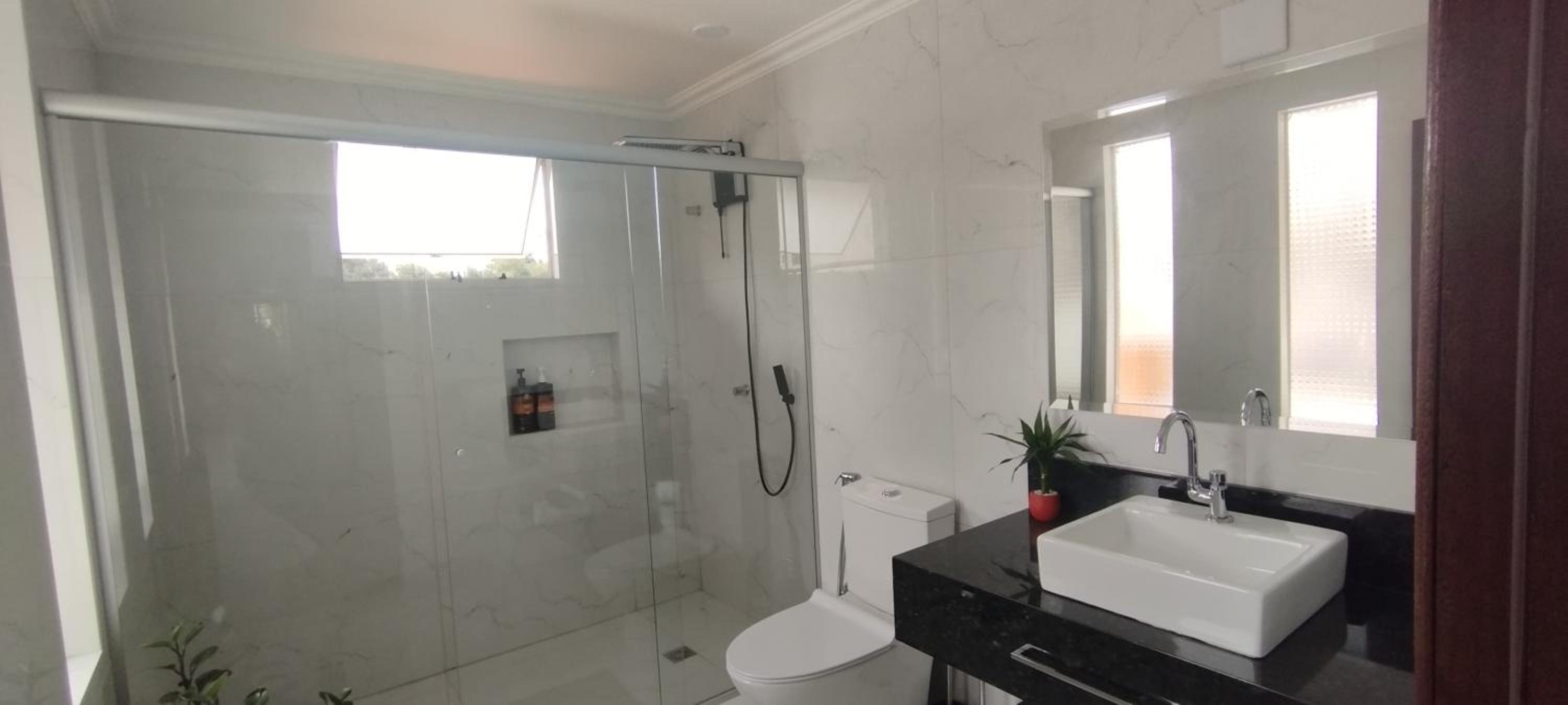 Deluxe Suite - Photo 8
