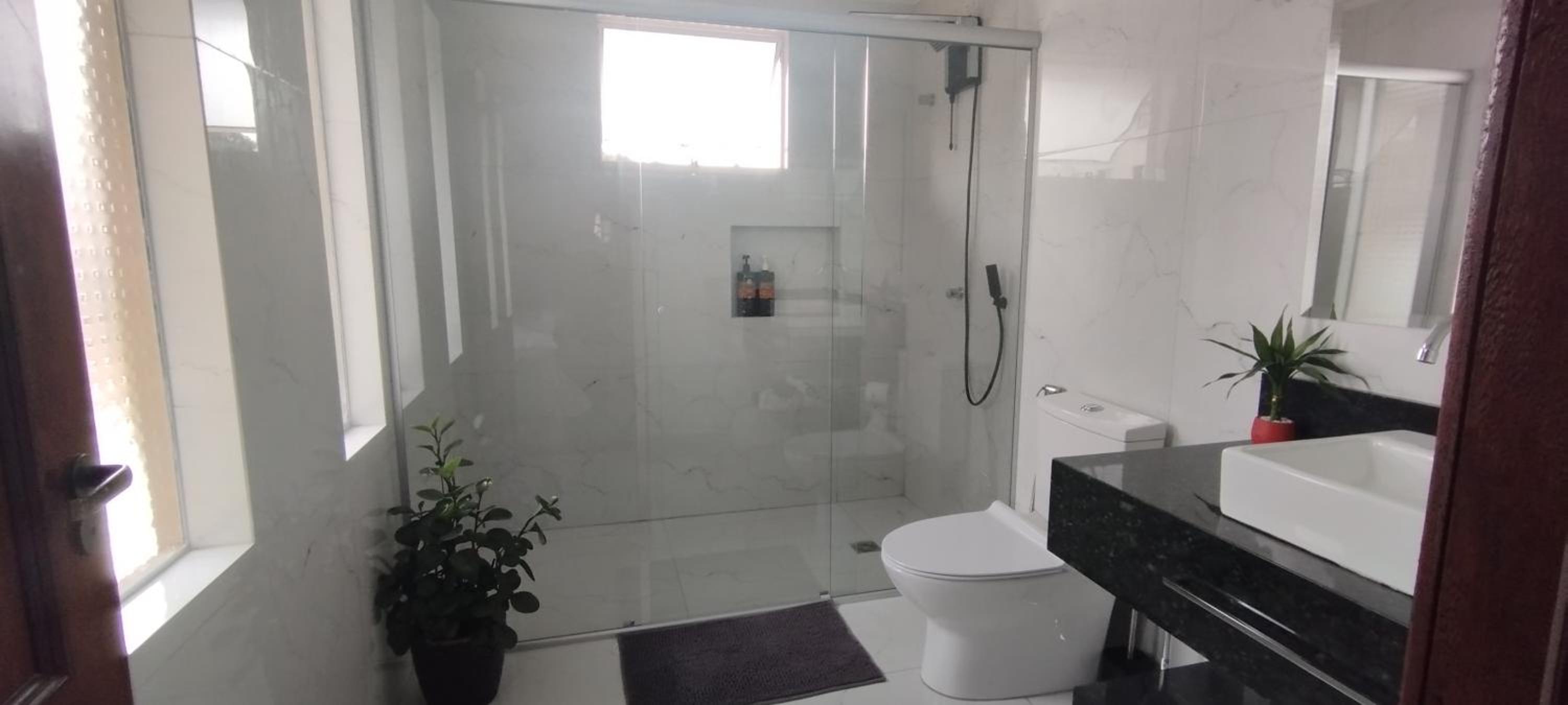 Deluxe Suite - Photo 9