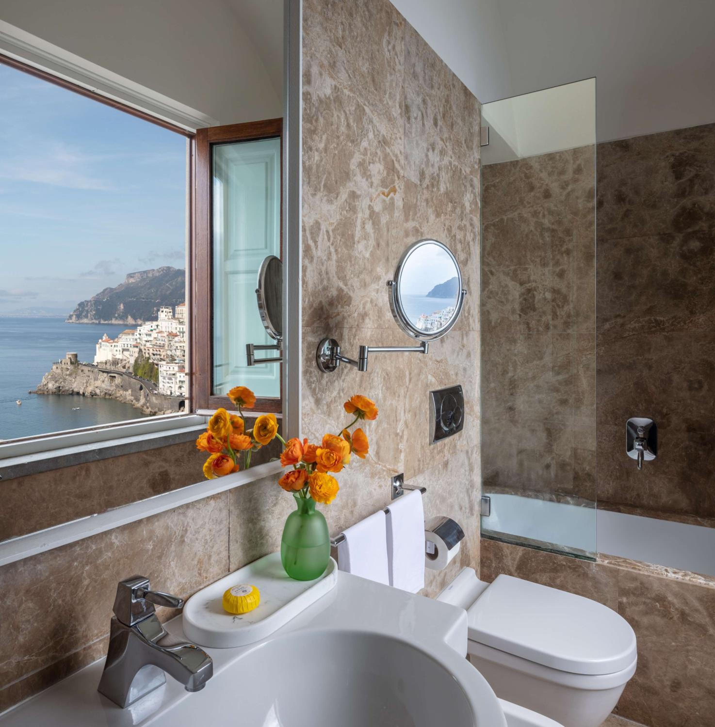 Deluxe Room with Sea View