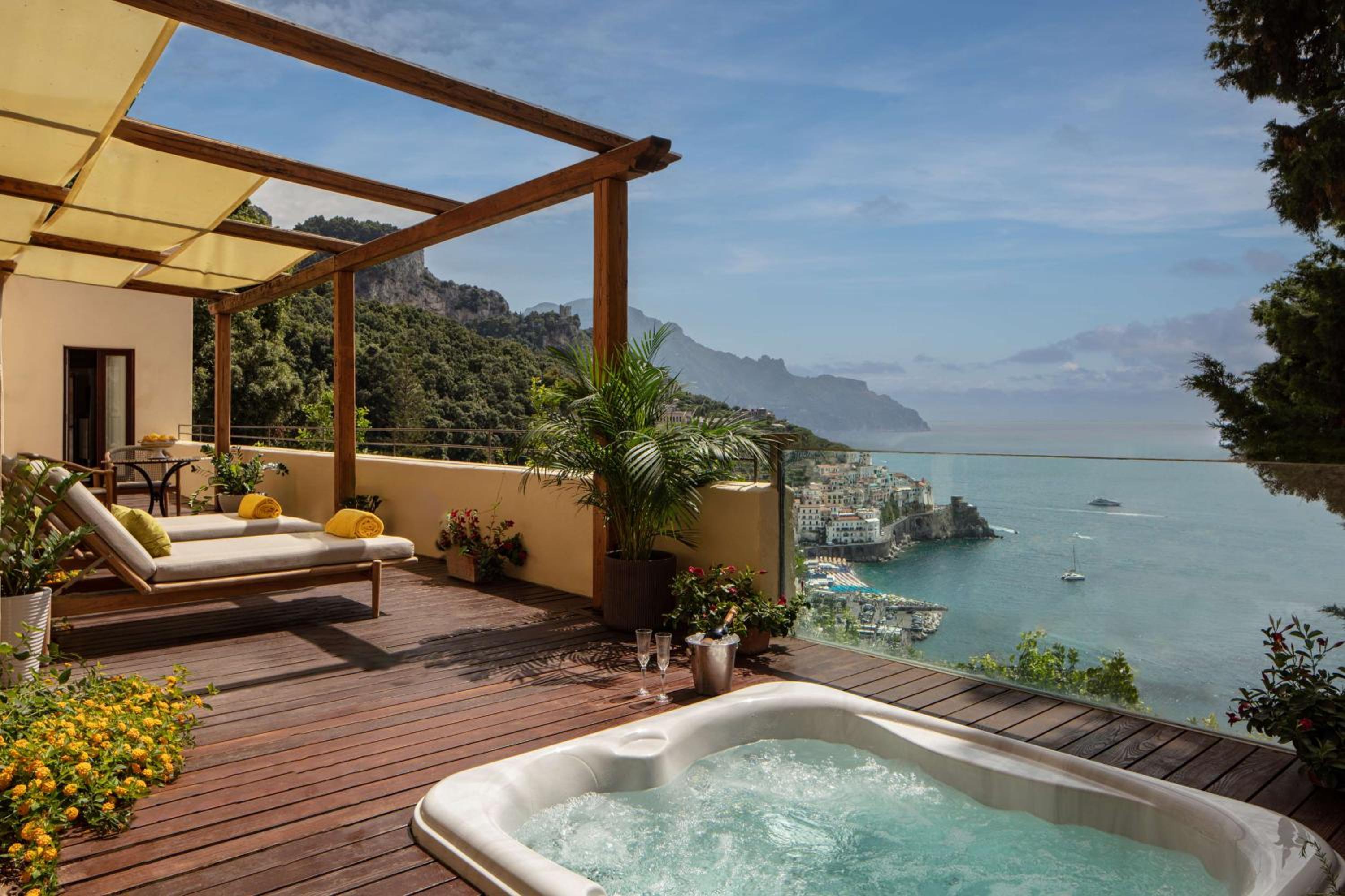 Suite dell Eremita with Sea View Terrace and Jacuzzi - Photo 7