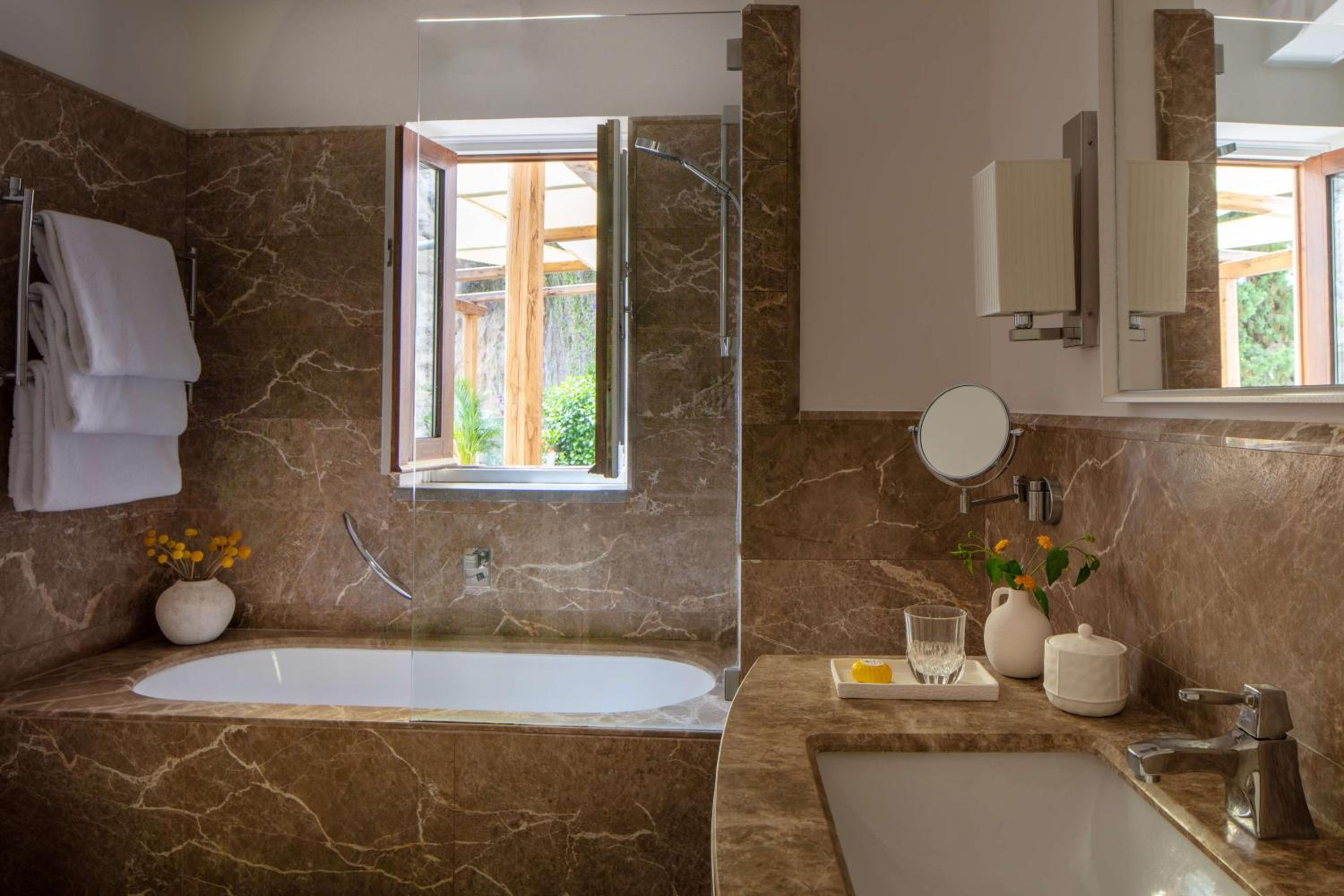 Anantara Sea View Suite thumbnail 5