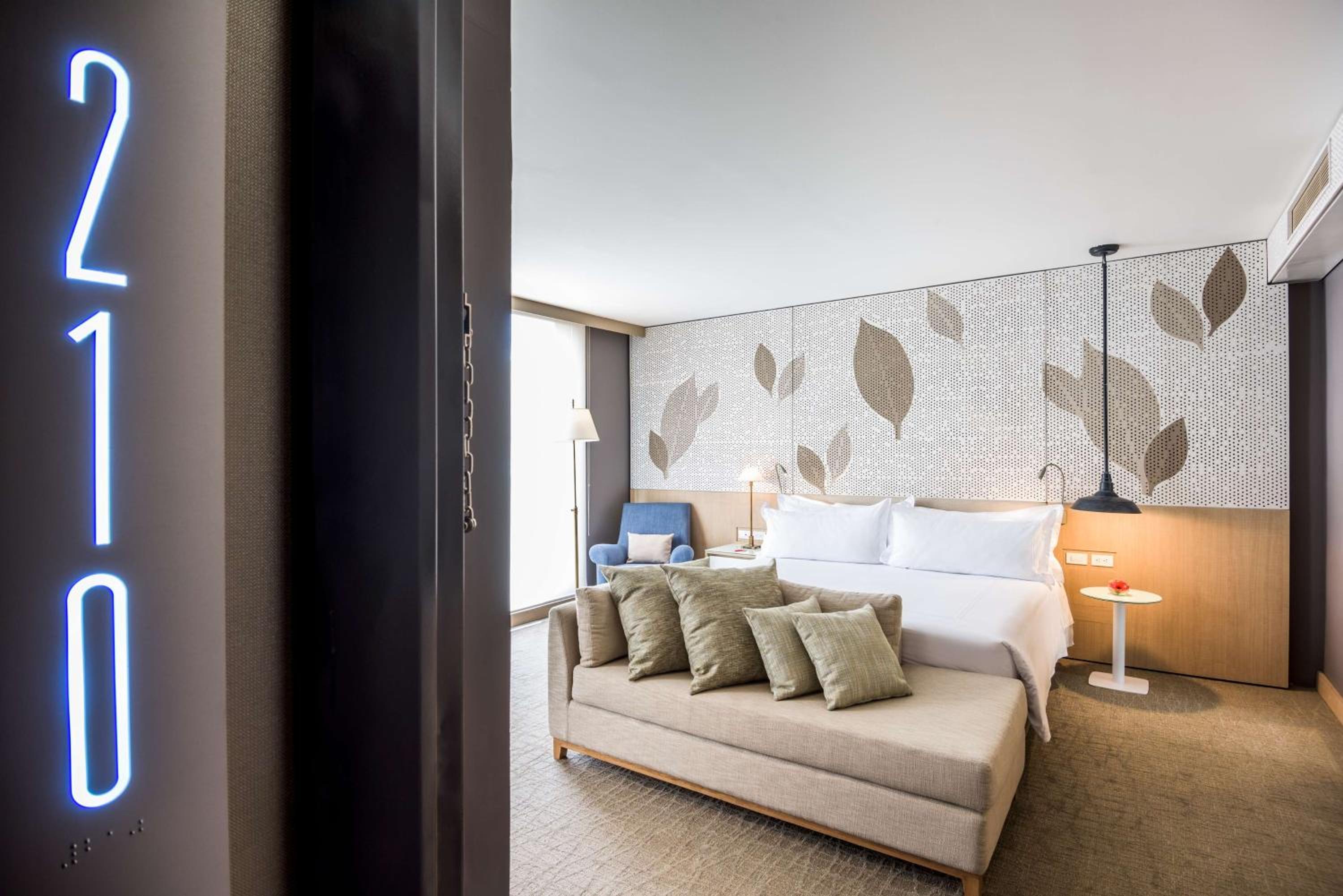 Premium Double Room Free Parking Promo With Breakfast photo 2