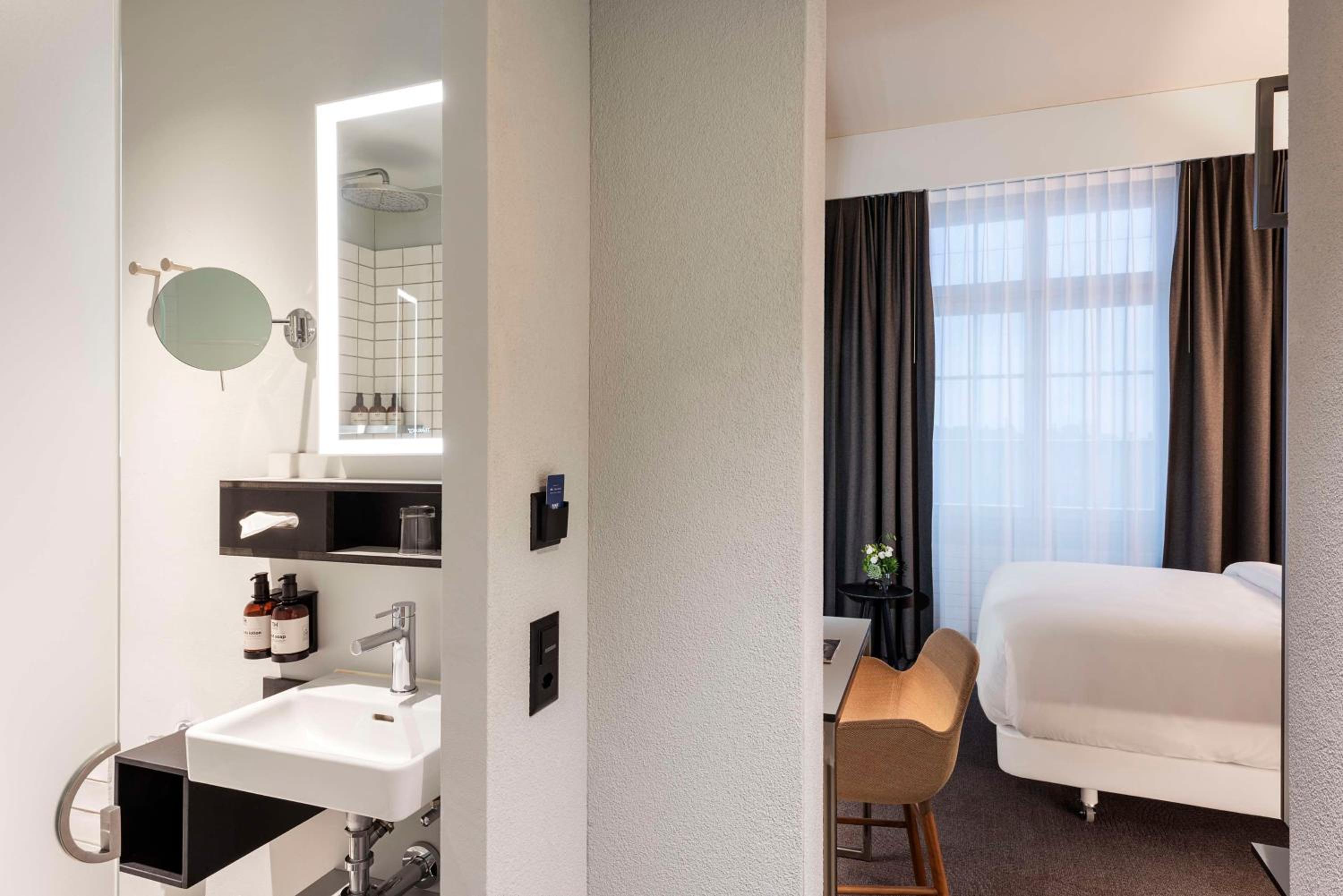 Standard Single Room thumbnail 6
