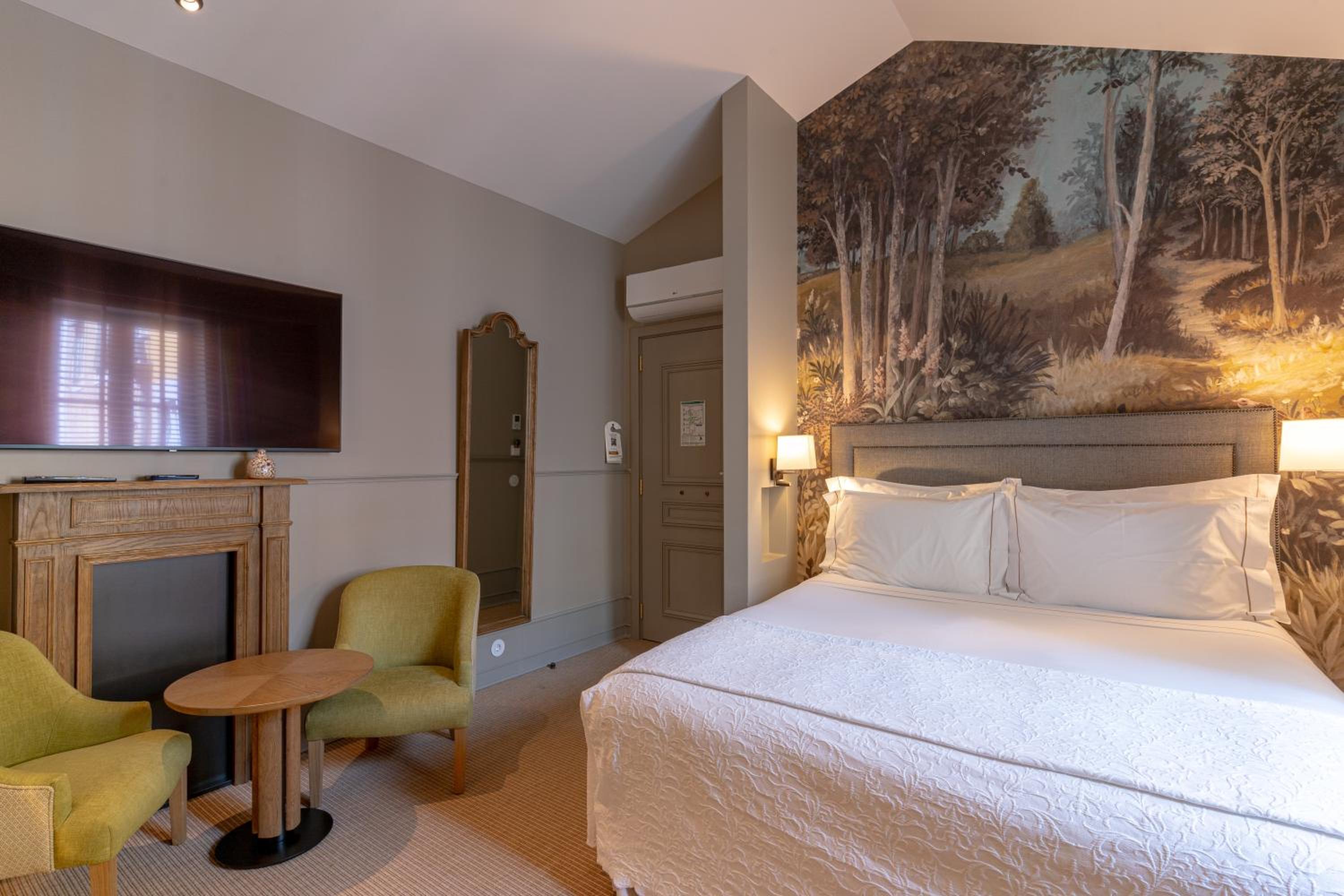 Superior Double Room with View - Photo 17