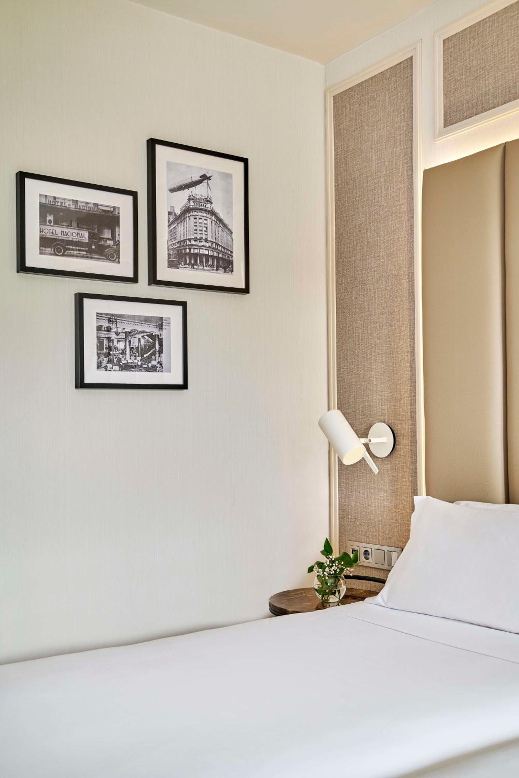 Standard Double or Twin Room - Photo 8