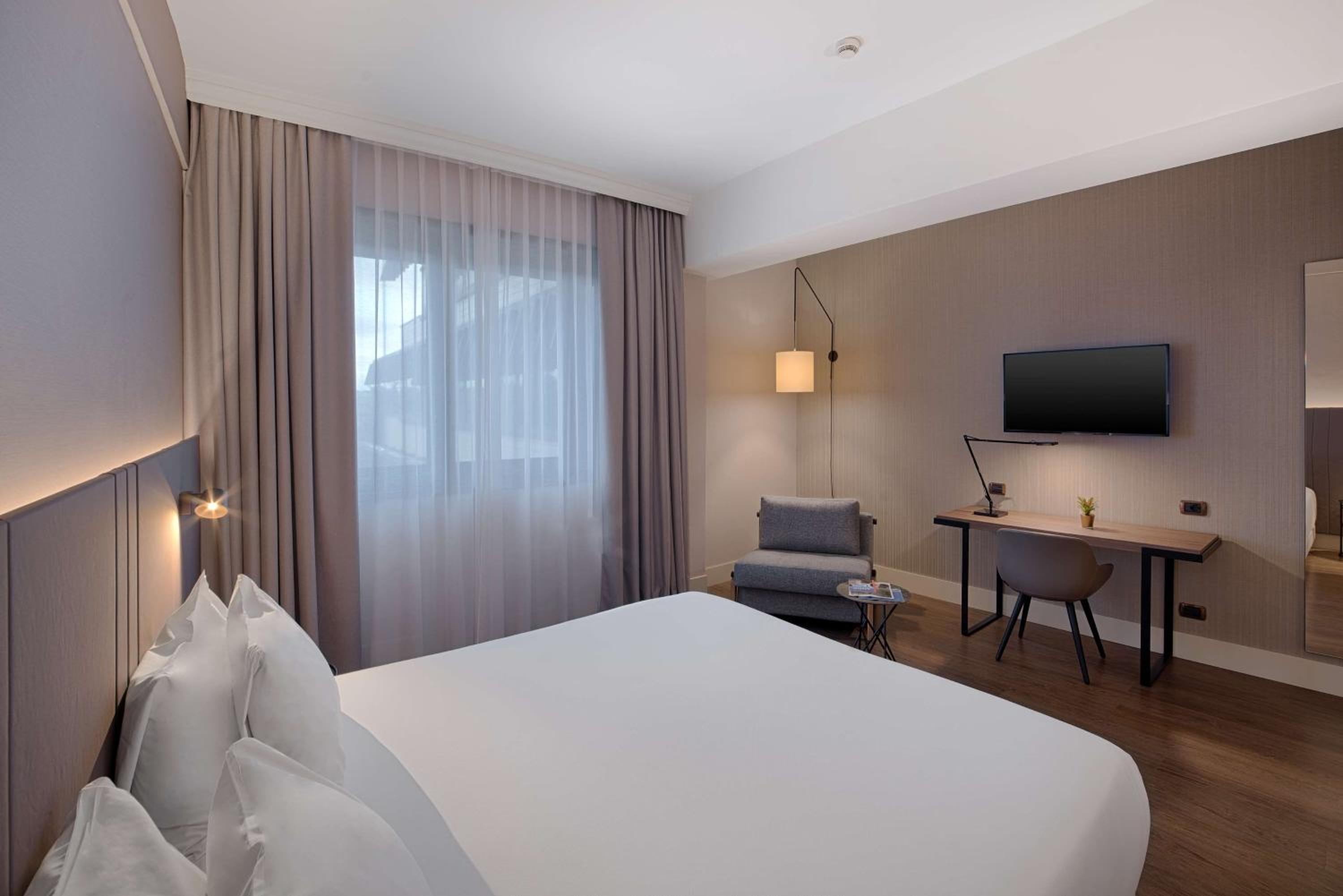 Superior Double or Twin Room photo 3
