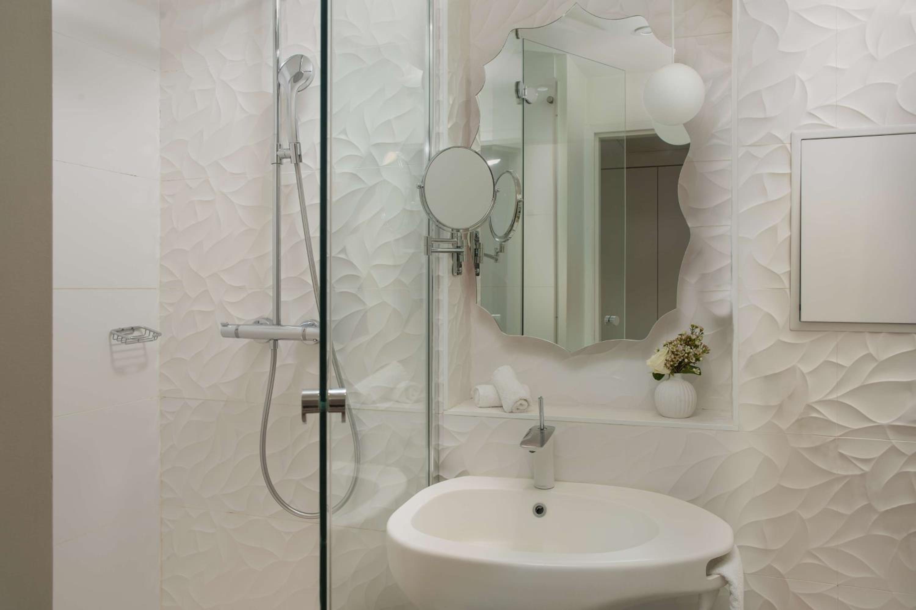 Suite New Style Double Twin with View and Extra Bed (2 Adults + 2 Children)