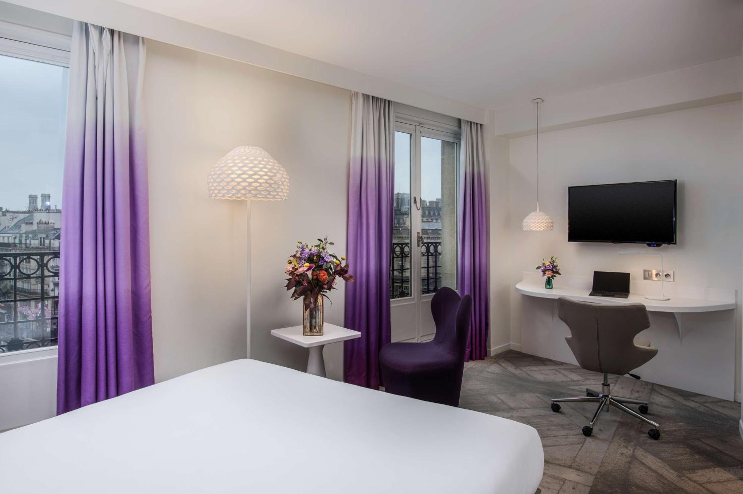Suite with View with Extra Bed (2 Adults + 2 Children) thumbnail 5