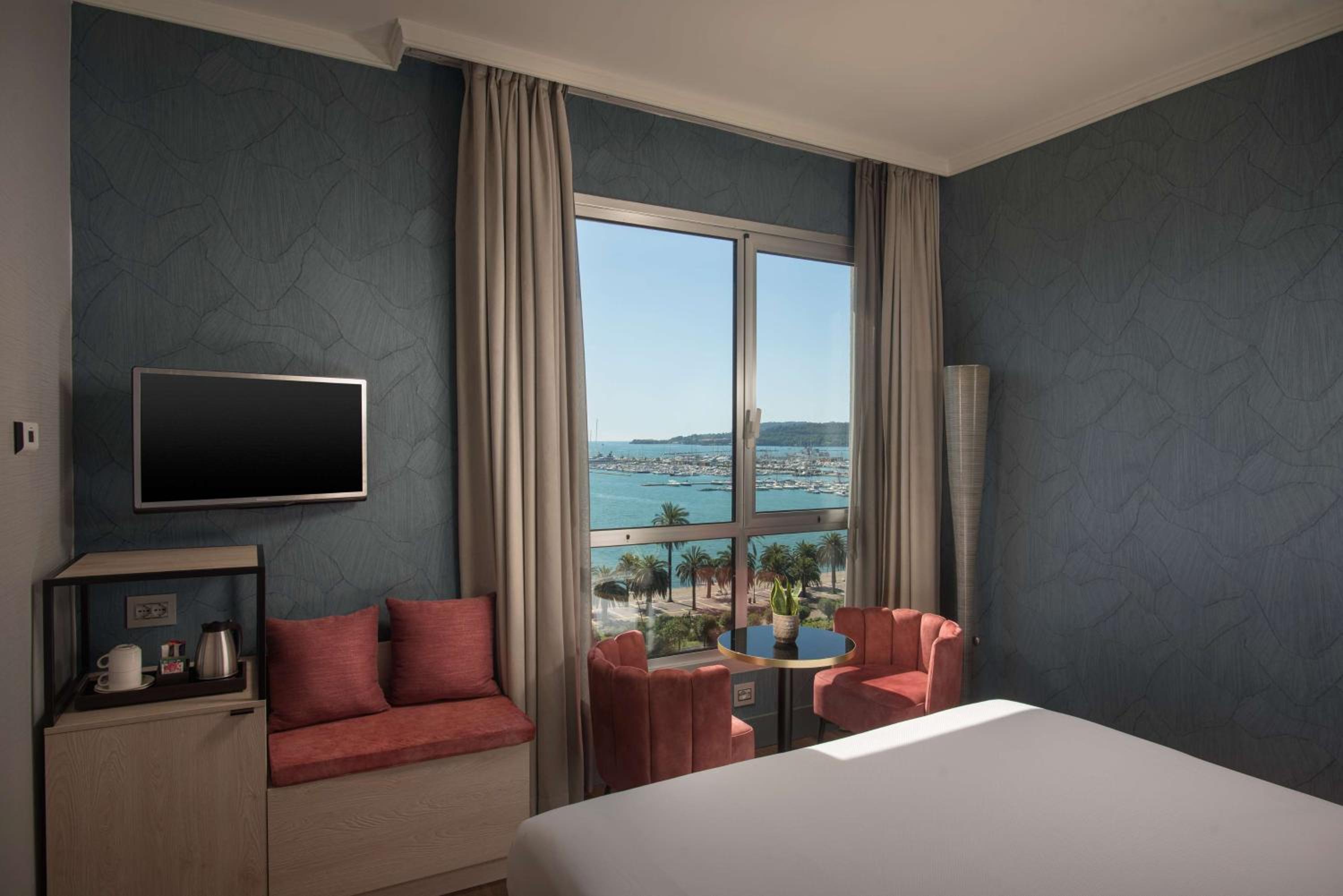 Superior Double or Twin Room with View - Photo 6